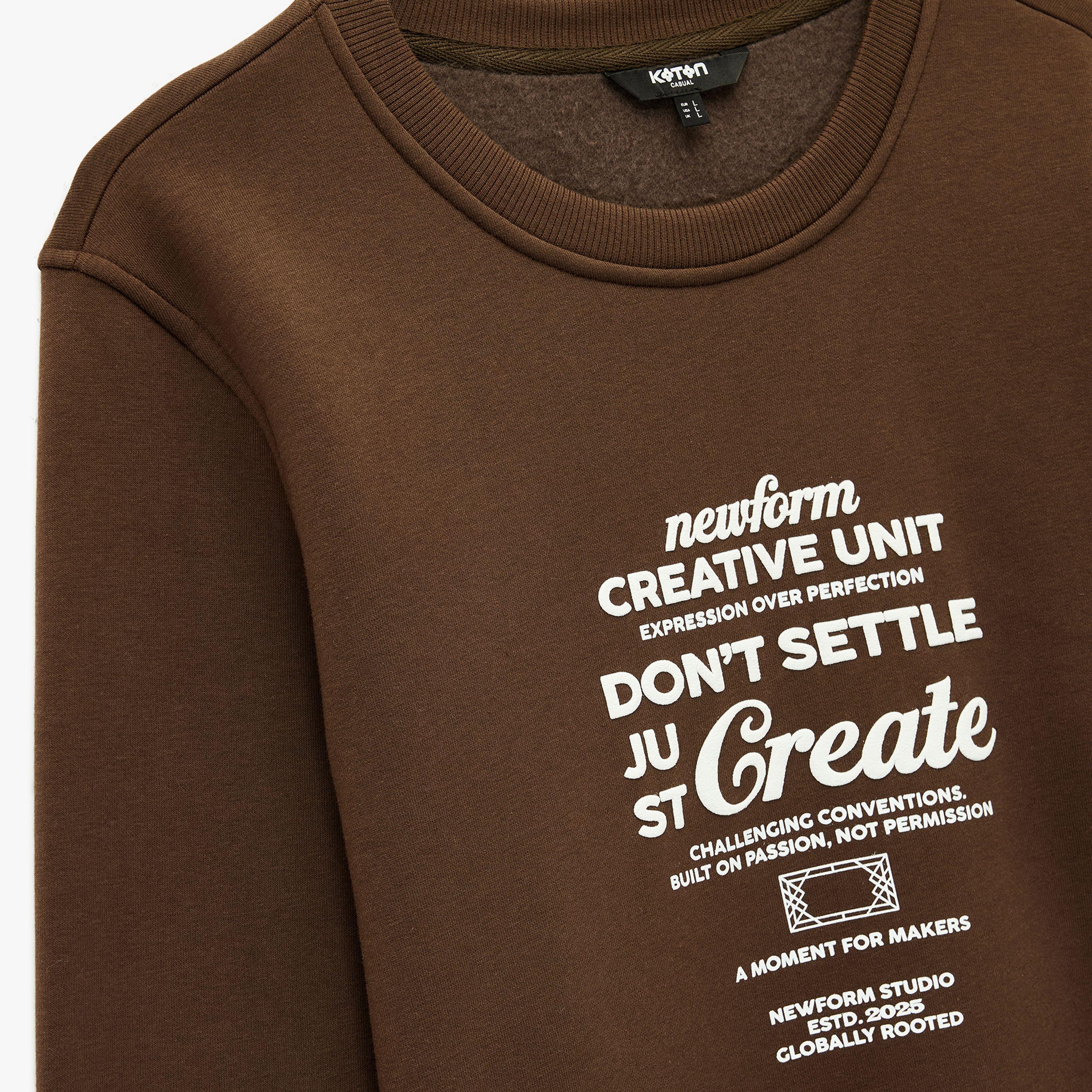 سويت شيرت للرجال بطبعة نصوص وبياقة دائرية وأكمام طويلة من كوتون-men-clothing-hoodiesandsweatshirts-image-4