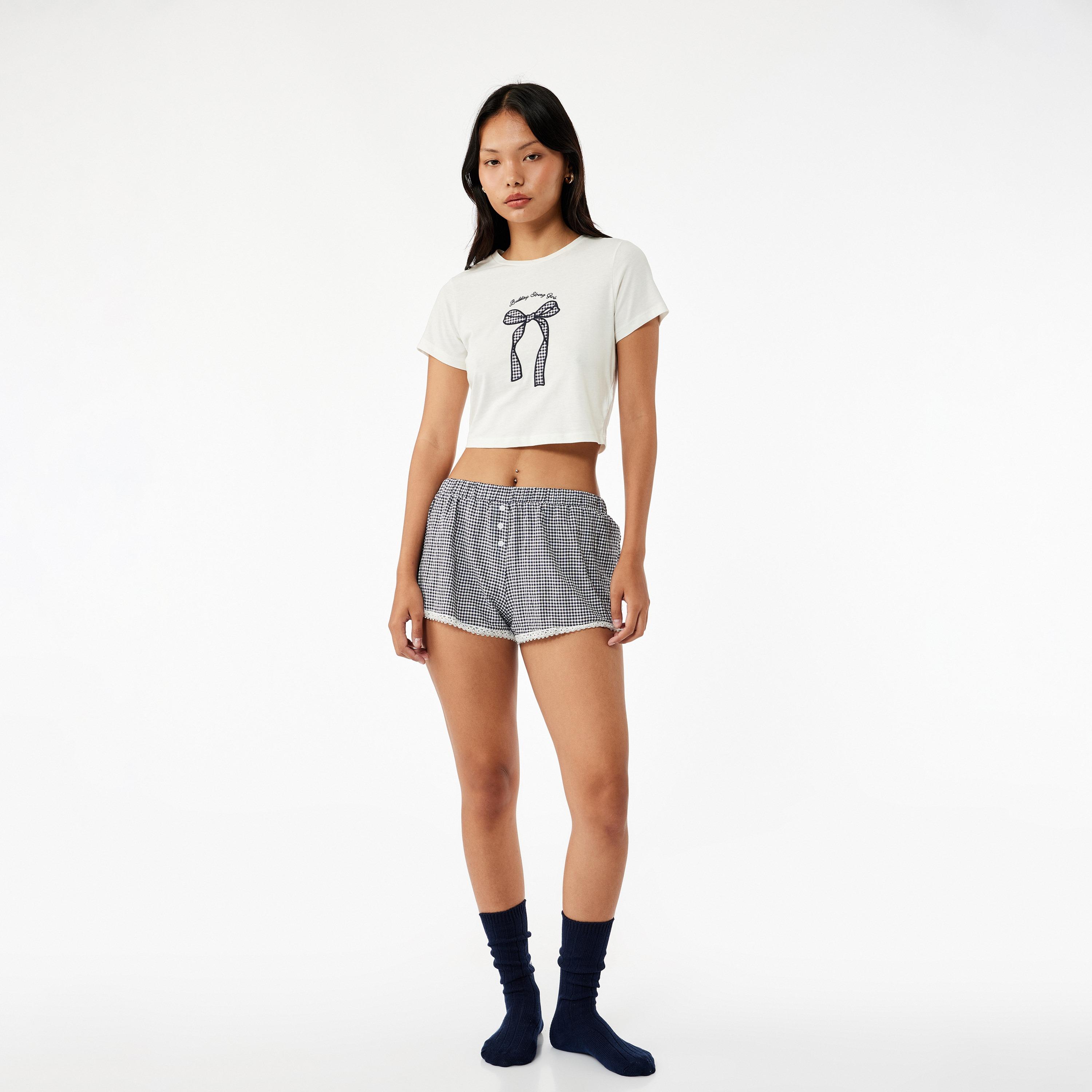 توب نسائي بياقة مستديرة وأكمام قصيرة مطرز برسمة فيونكة من كوتون-women-clothing-nightwear-pyjamas-tops-image-2