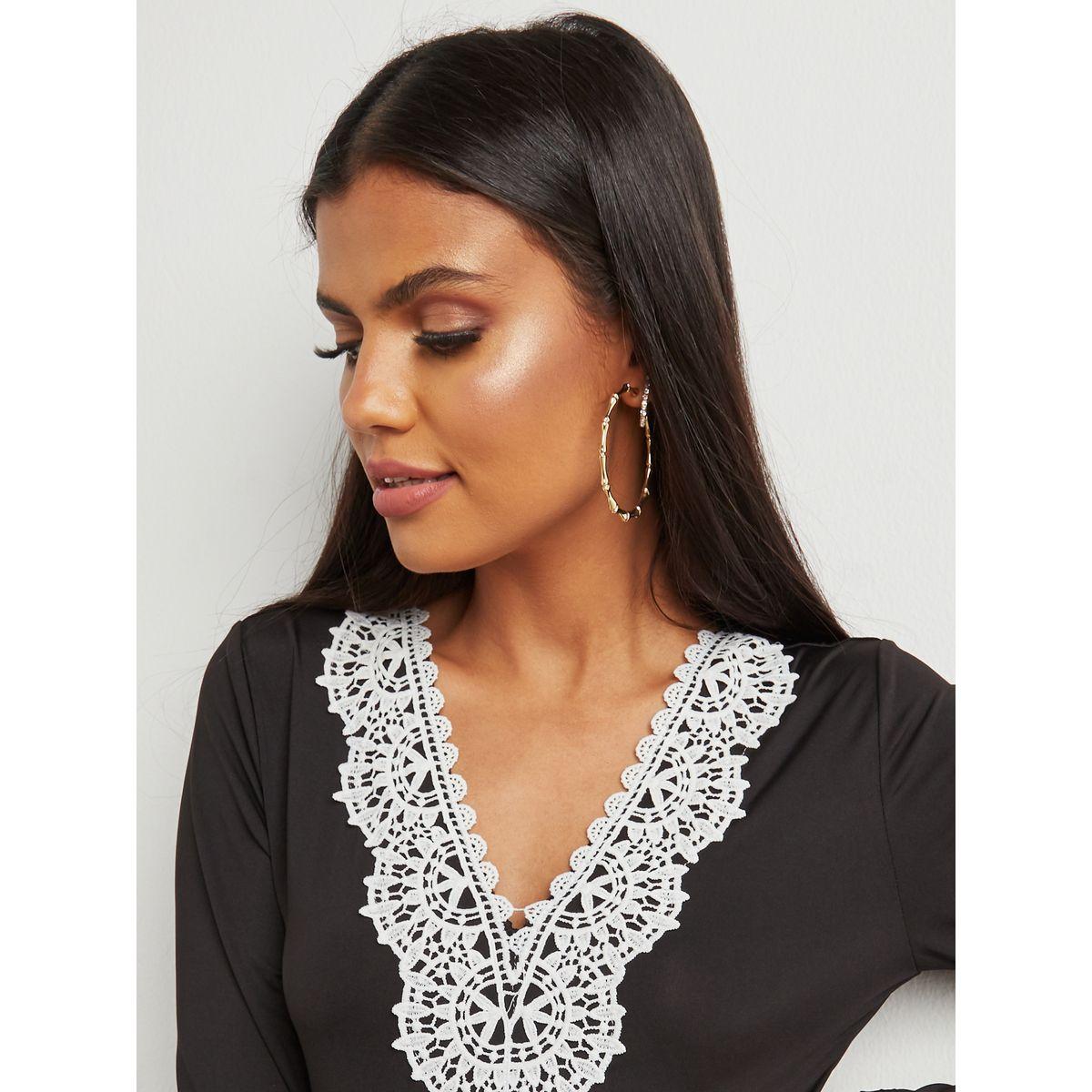 Styli Contrast Lace Detail V Neck Bodysuit-women-clothing-tshirts-image-5