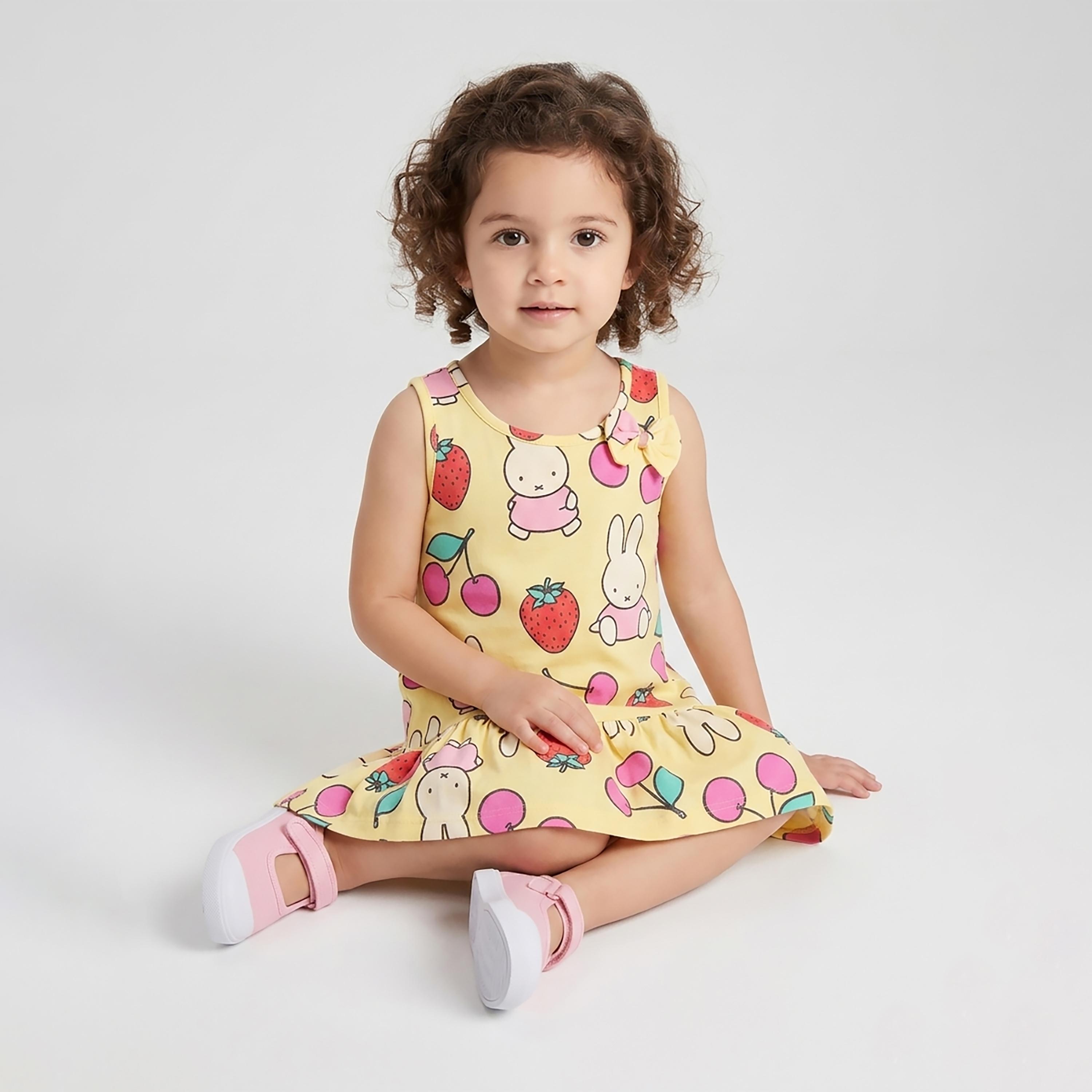 فستان صيفي بدون أكمام بطبعة أرنب وفواكه من بيبي كلو-girls-clothing-dressesandjumpsuits-image-4