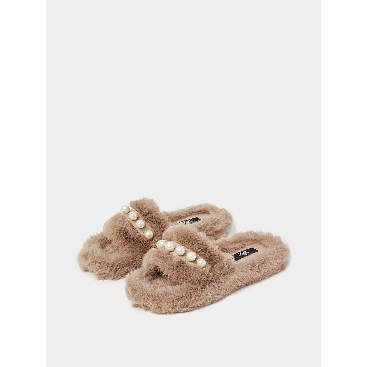 شبشب مزين بفرو اصطناعي و سلسلة من ستايلي-women-shoes-bedroomslippers-image-4