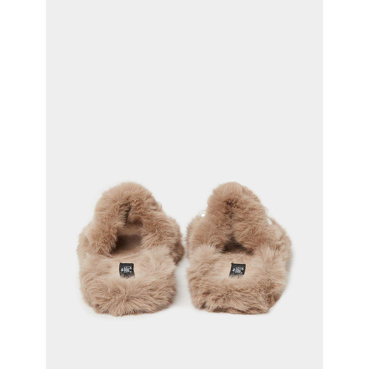 شبشب مزين بفرو اصطناعي و سلسلة من ستايلي-women-shoes-bedroomslippers-image-6