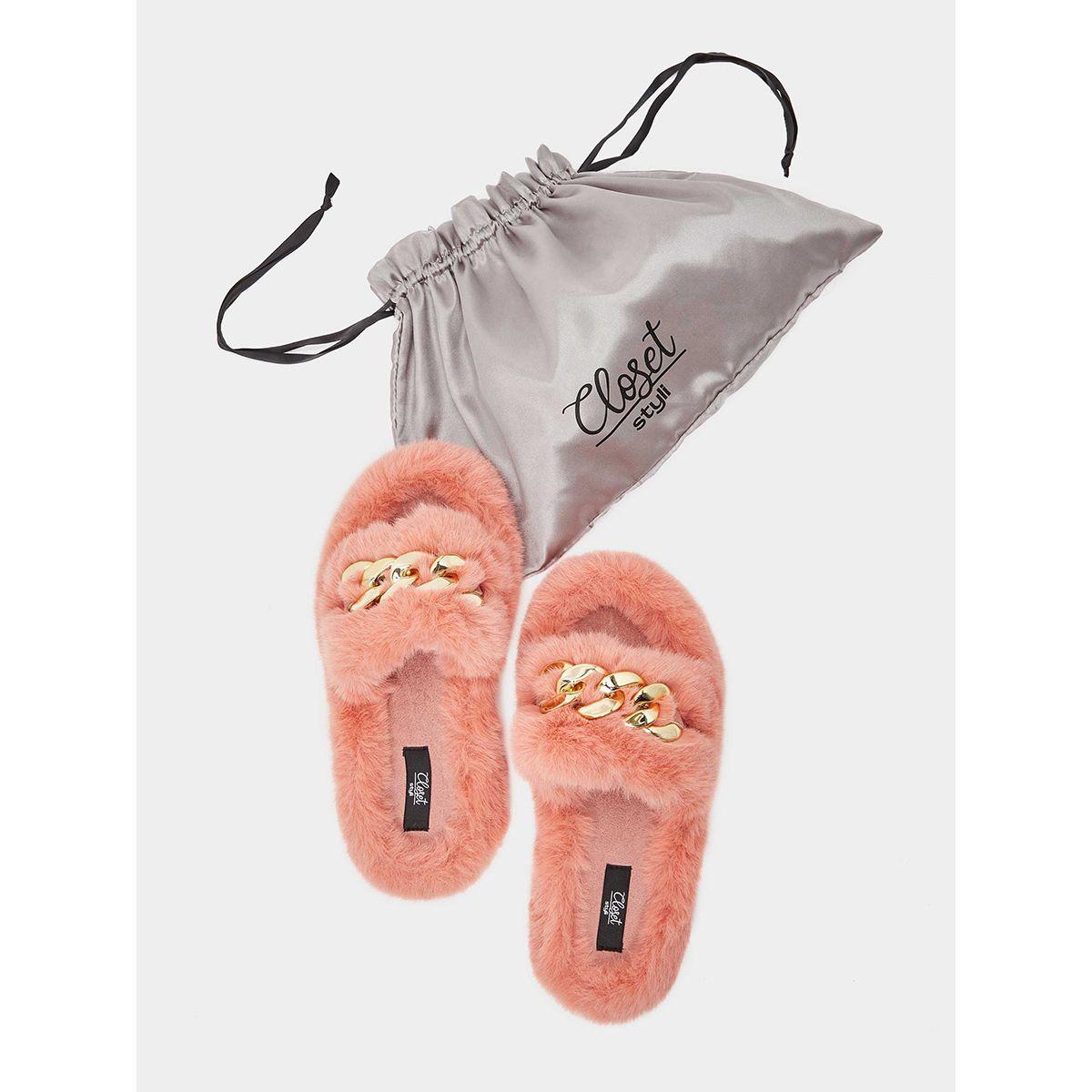 شبشب مزين بفرو اصطناعي و سلسلة من ستايلي-women-shoes-bedroomslippers-image-1