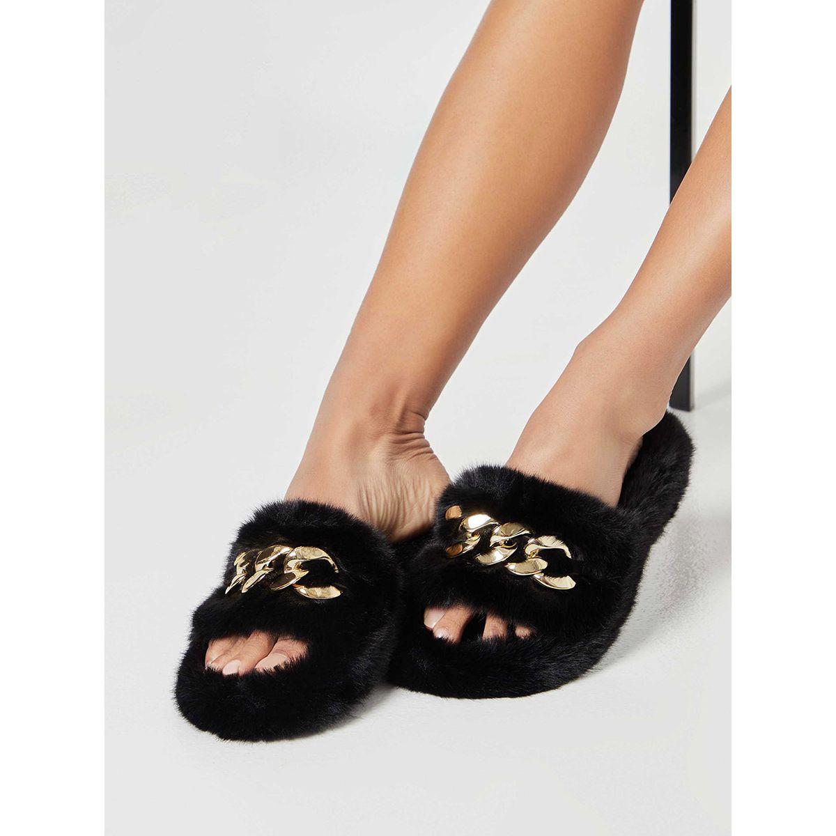 شبشب مزين بفرو اصطناعي و سلسلة من ستايلي-women-shoes-bedroomslippers-image-2