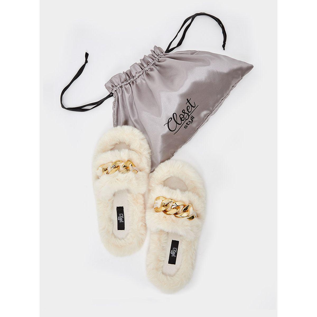 شبشب مزين بفرو اصطناعي و سلسلة من ستايلي-women-shoes-bedroomslippers-image-1