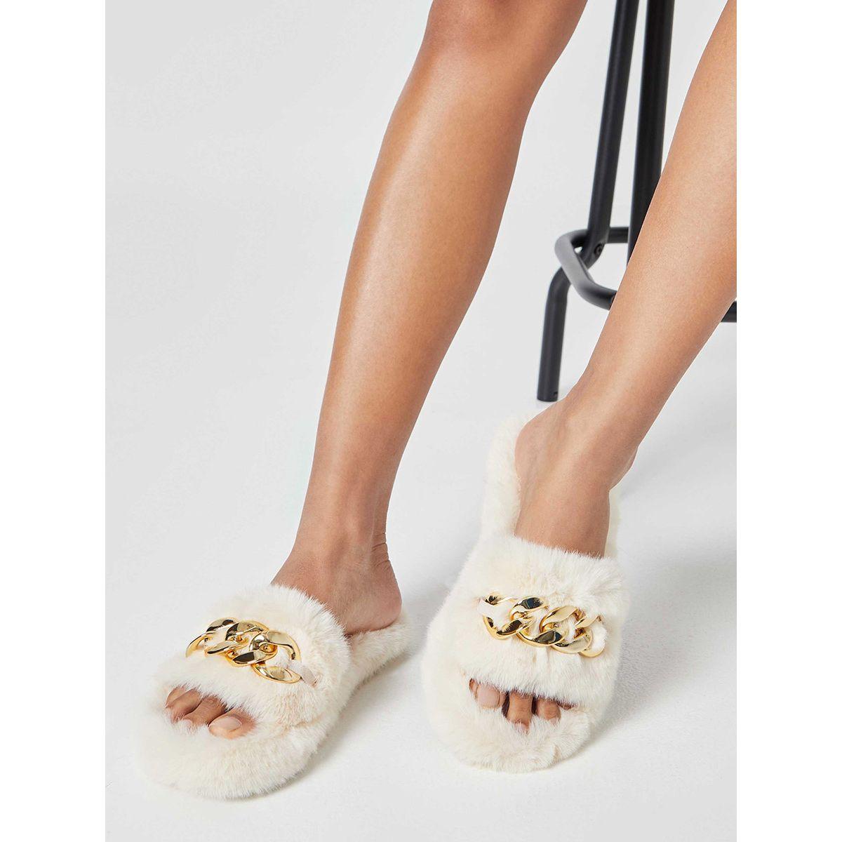 شبشب مزين بفرو اصطناعي و سلسلة من ستايلي-women-shoes-bedroomslippers-image-2
