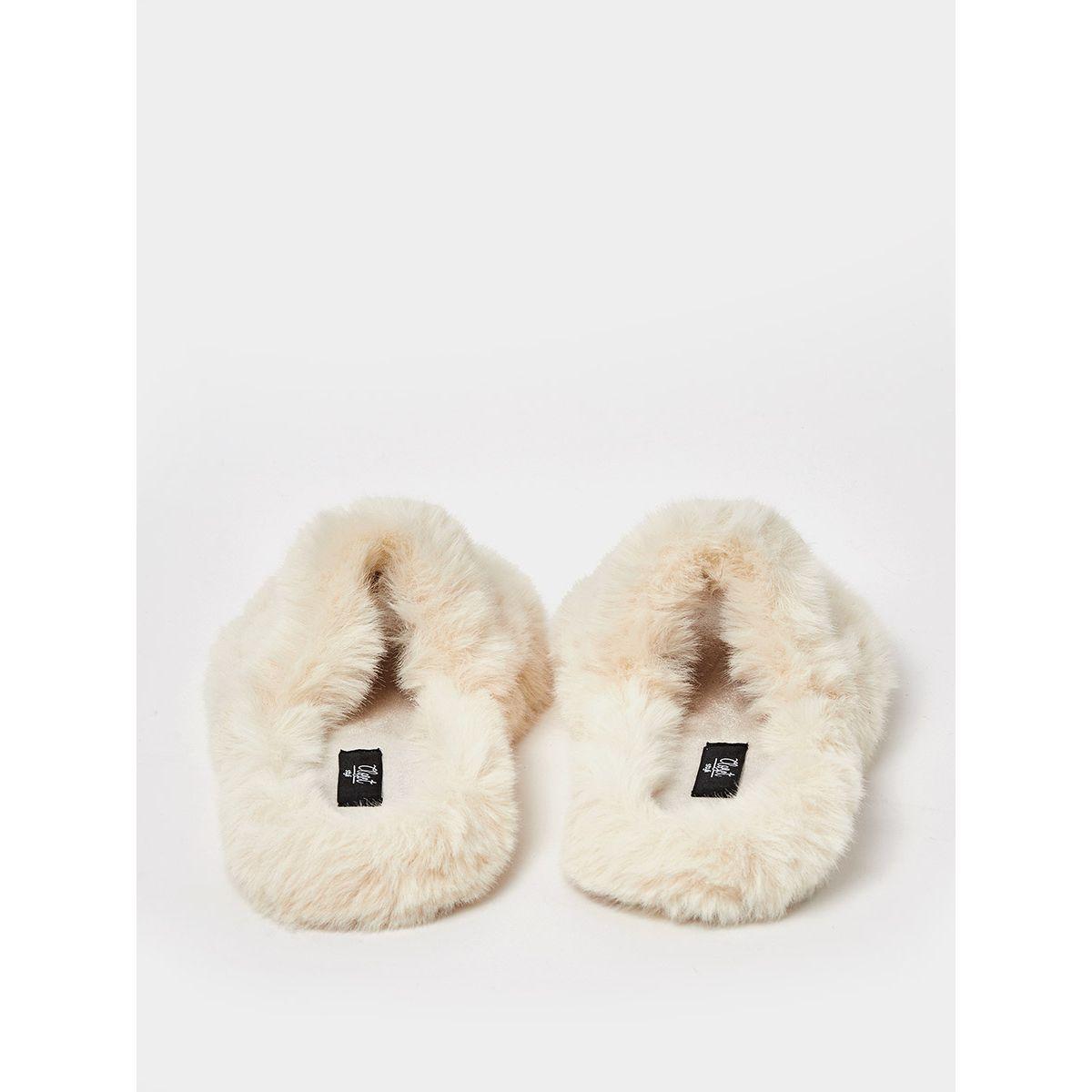 شبشب مزين بفرو اصطناعي و سلسلة من ستايلي-women-shoes-bedroomslippers-image-5