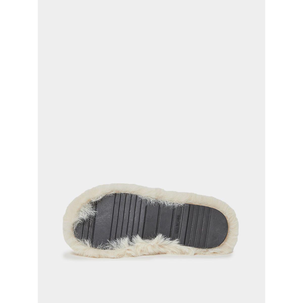 شبشب مزين بفرو اصطناعي و سلسلة من ستايلي-women-shoes-bedroomslippers-image-8