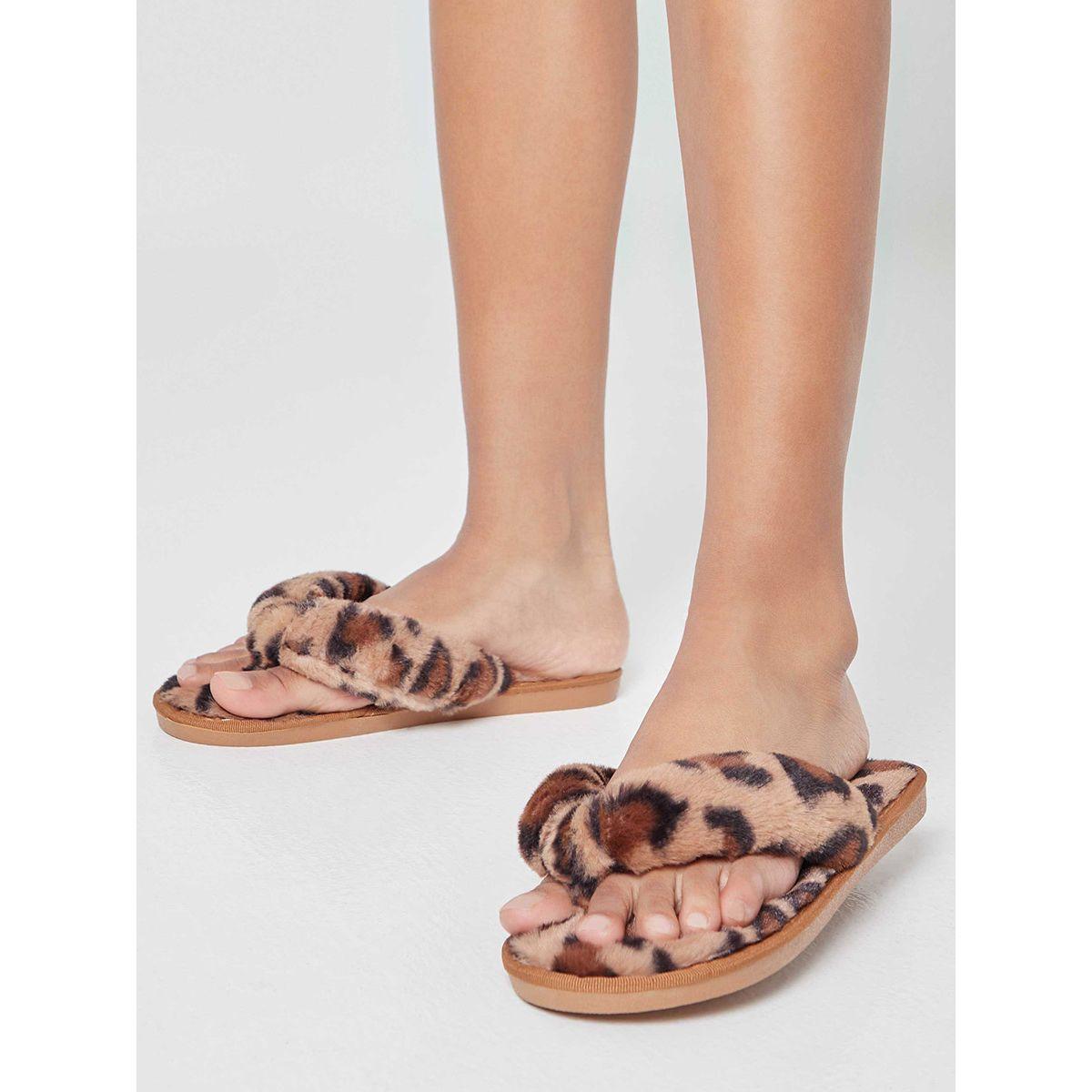Styli Leopard Print Faux Fur Thong Bedroom Slippers-women-shoes-bedroomslippers-image-2
