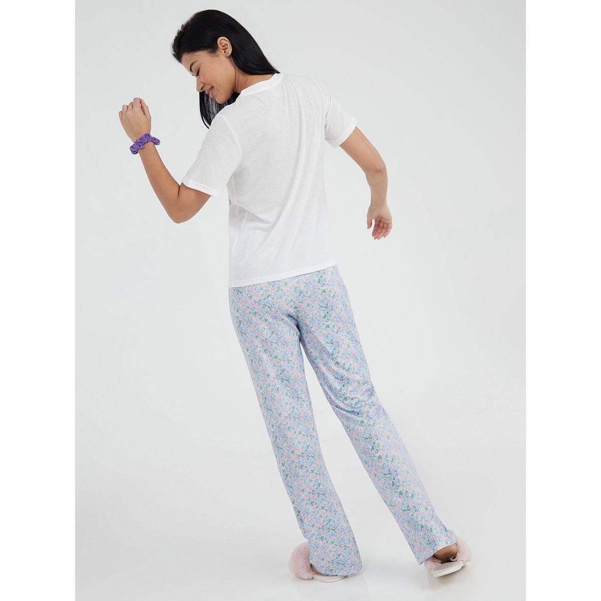 Styli Ditsy Floral Slogan Print T-shirt and Ditsy Floral Print Pyjama Set-women-clothing-nightwear-pyjamas-longsets-image-6