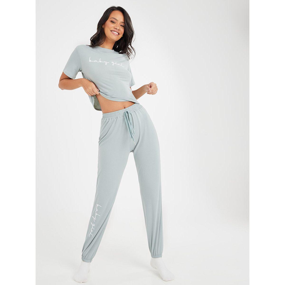 طقم من ( تيشيرت + بنطال جوغر )-women-clothing-nightwear-pyjamas-longsets-image-1