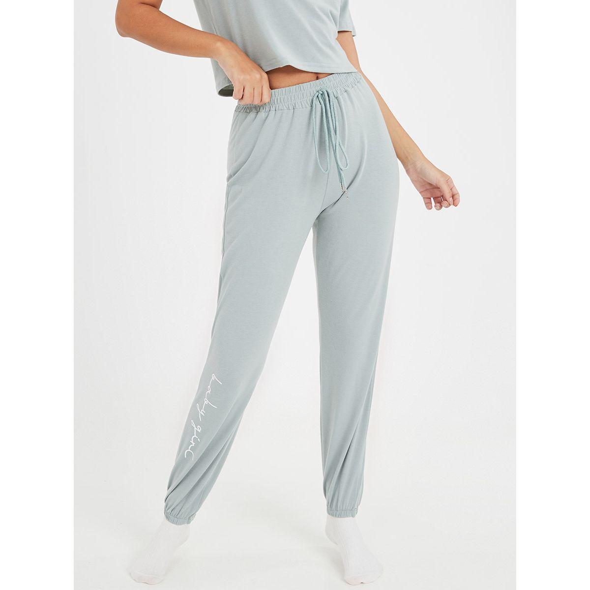 طقم من ( تيشيرت + بنطال جوغر )-women-clothing-nightwear-pyjamas-longsets-image-5