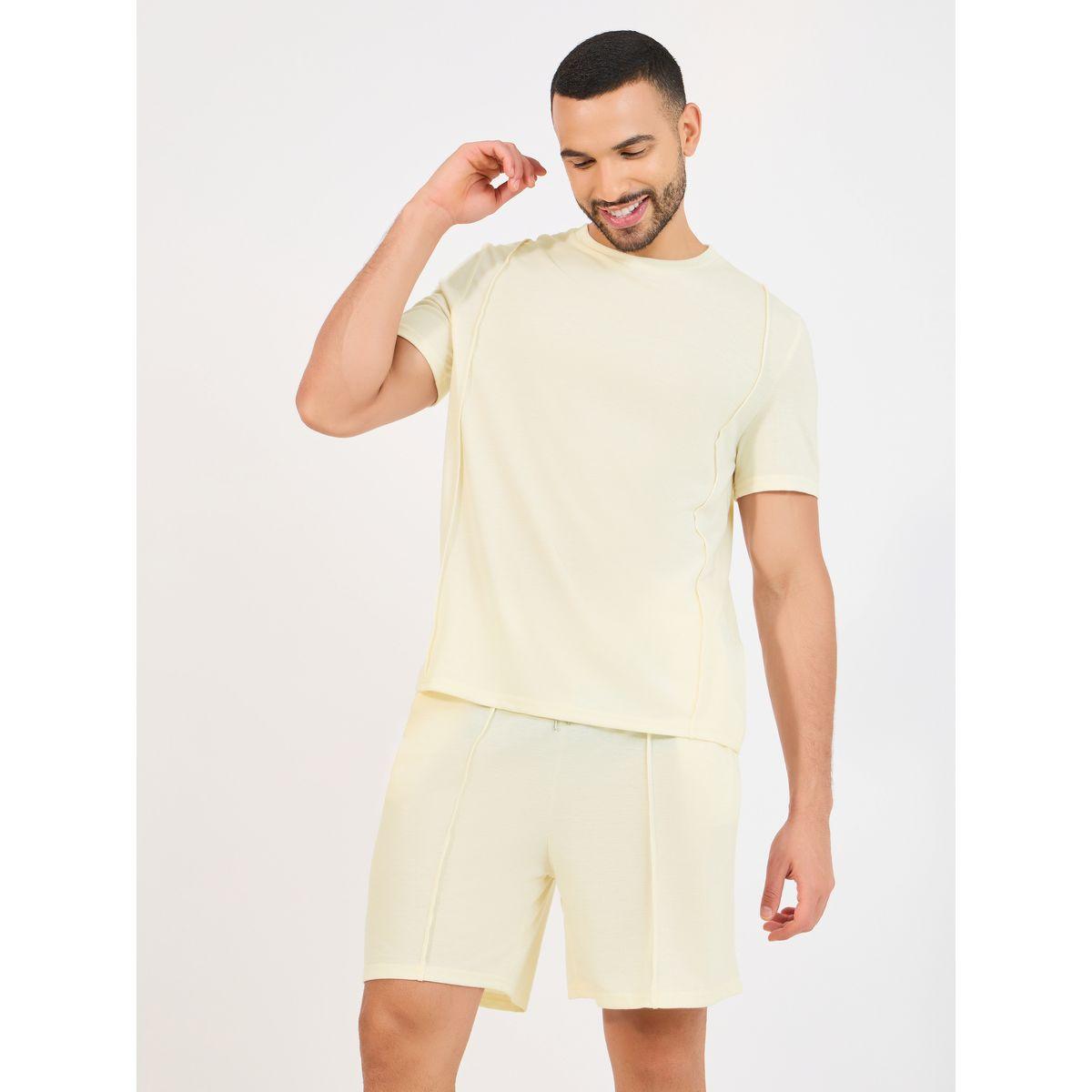 مجموعة من شورت وتيشيرت محبوك بتفاصيل محزوزة-men-clothing-nightwear-sets-image-1