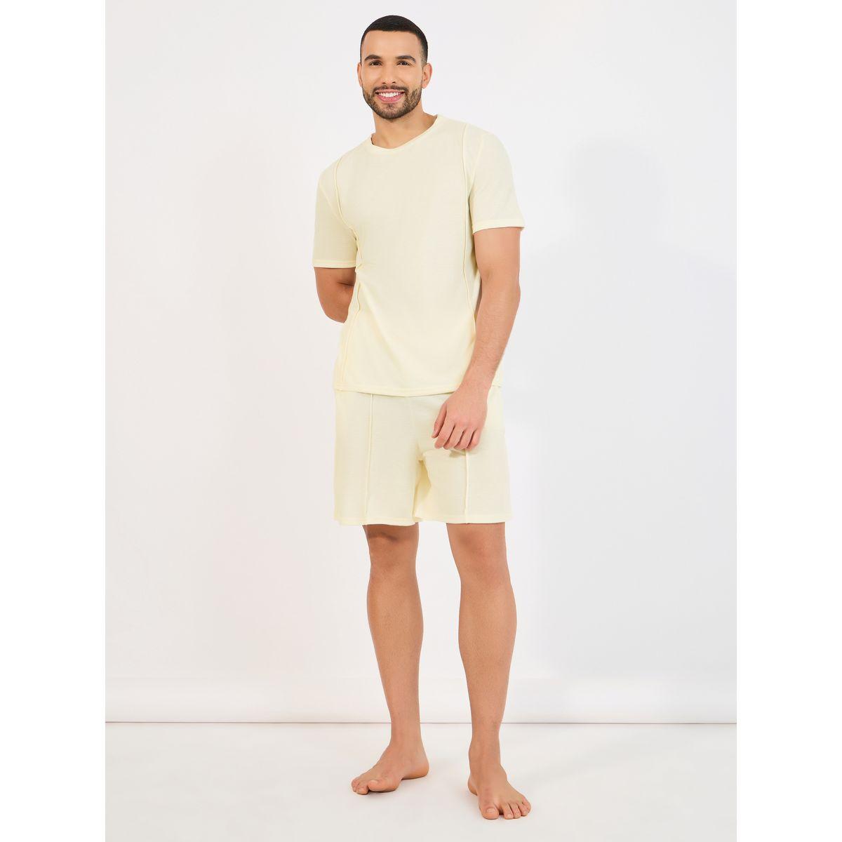 مجموعة من شورت وتيشيرت محبوك بتفاصيل محزوزة-men-clothing-nightwear-sets-image-2