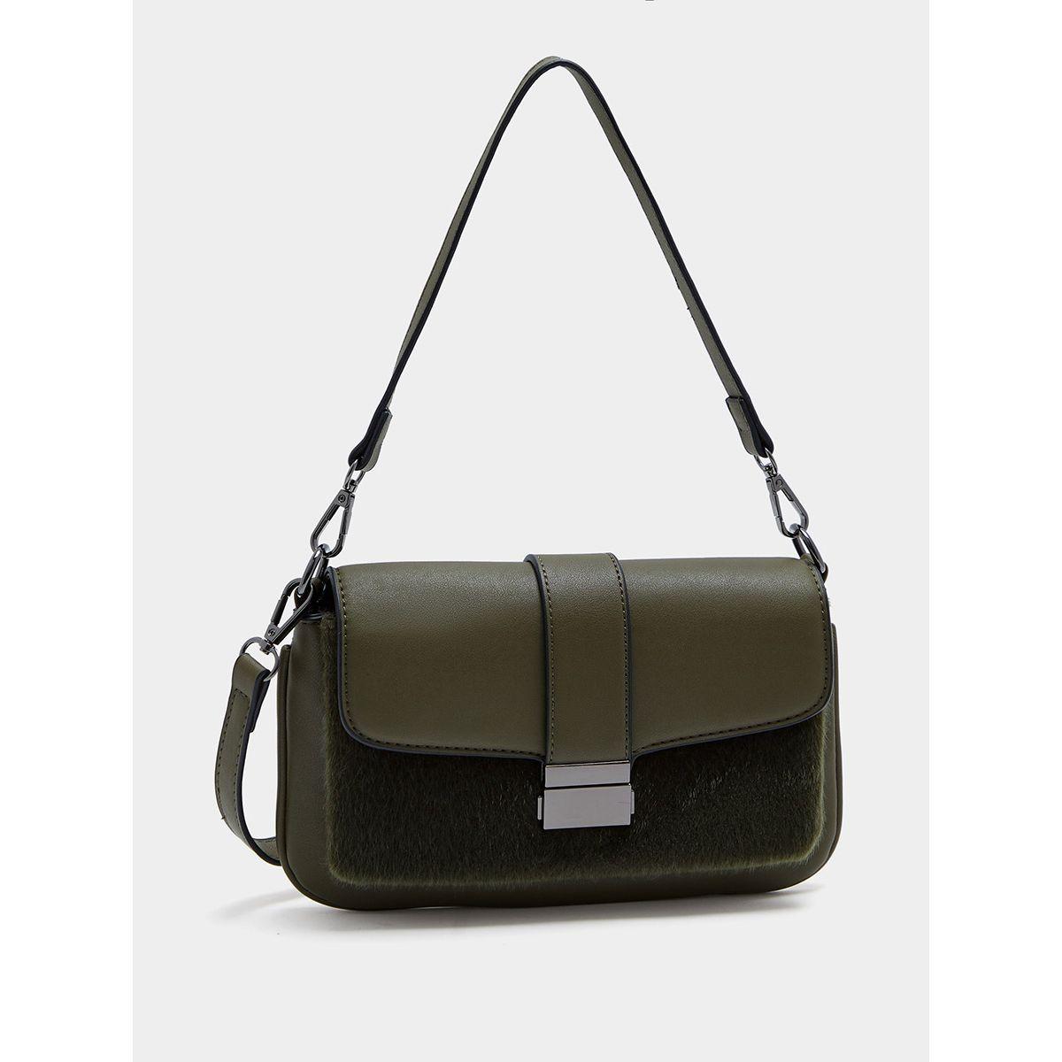 شنطة بحمالة كتف مزينة بفرو من ستايلي-women-bagsandwallets-handbags-image-1