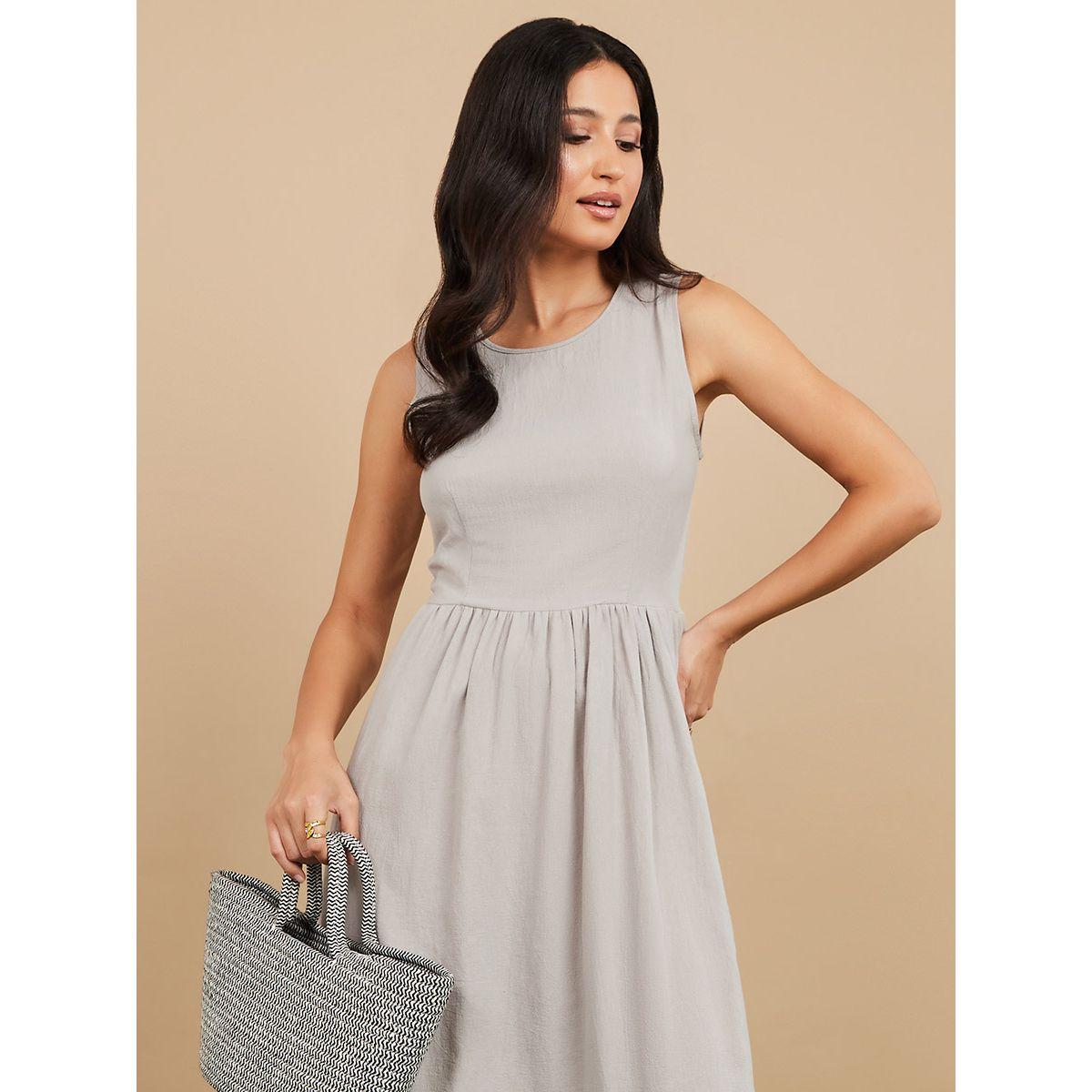 Styli Sleeveless Back Cut-Out Detail Cotton Midi Dress-women-clothing-dresses-image-2