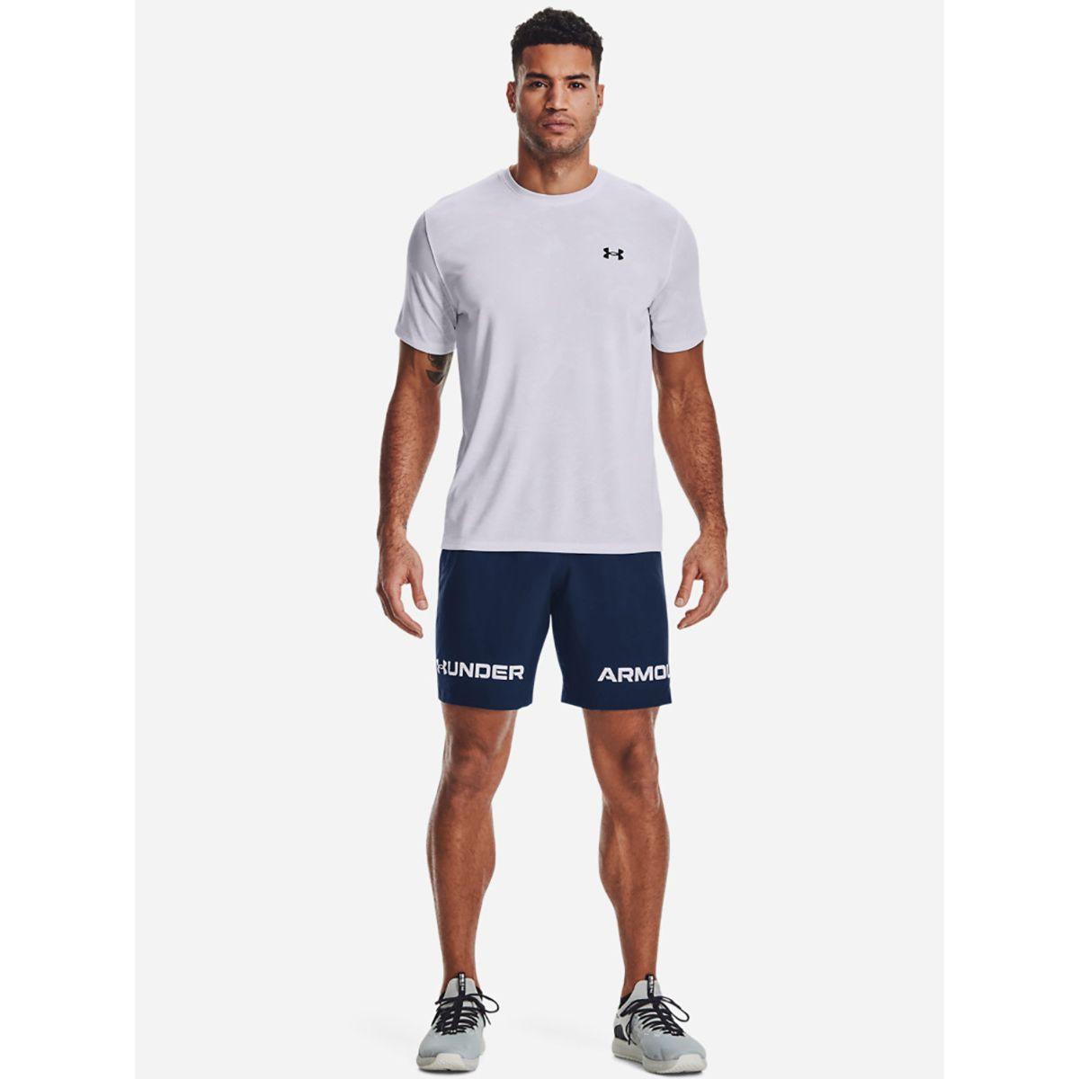 شورت رياضي مطبع بشعار الماركة-men-clothing-sportswearandactivewear-bottoms-image-5