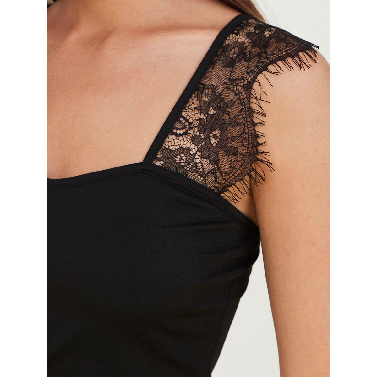 طقم من ( شورت + بلوزة بتداخل دانتيل ) من ستايلي-women-clothing-coordsets-image-3