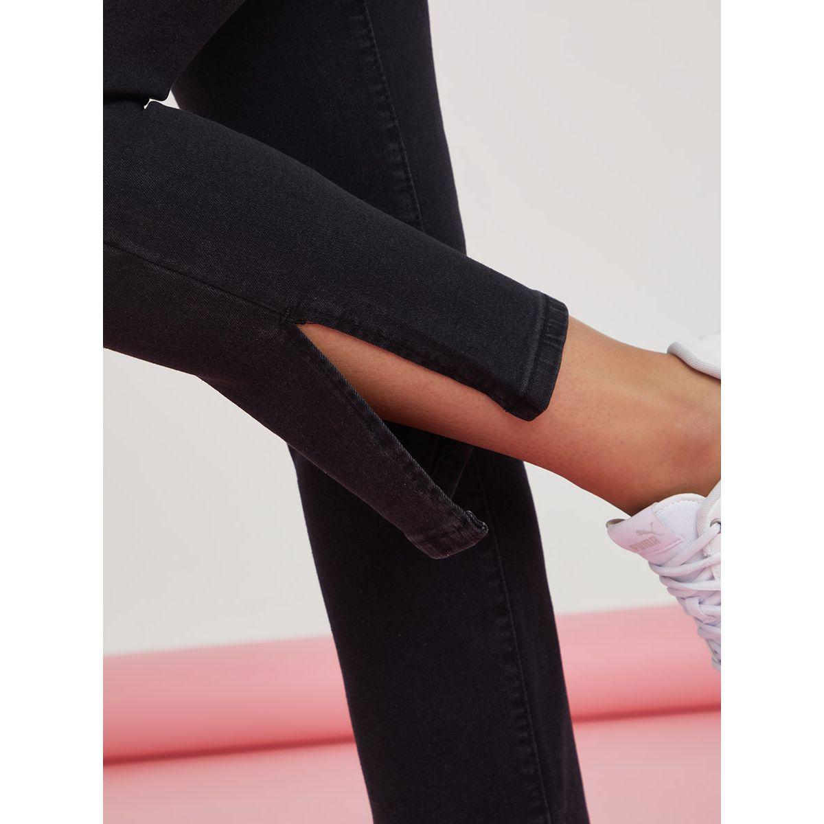 جينز بقصة سليم فت من ستايلي-women-clothing-bottoms-jeans-image-4