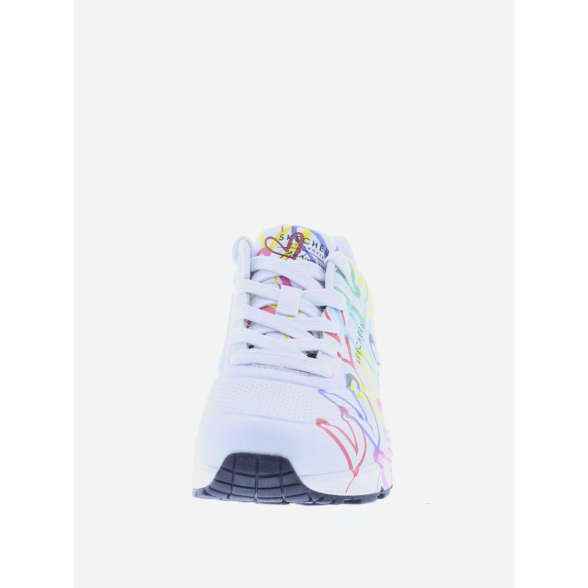حذاء سنيكرز مطبع بقلوب من سكيتشرز-women-shoes-sneakers-image-3