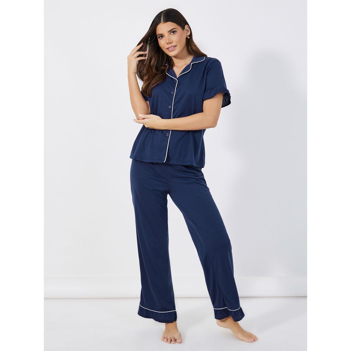 طقم من بنطال بيجاما مع بلوزة بتفاصيل محزوزة-women-clothing-nightwear-pyjamas-longsets-image-1