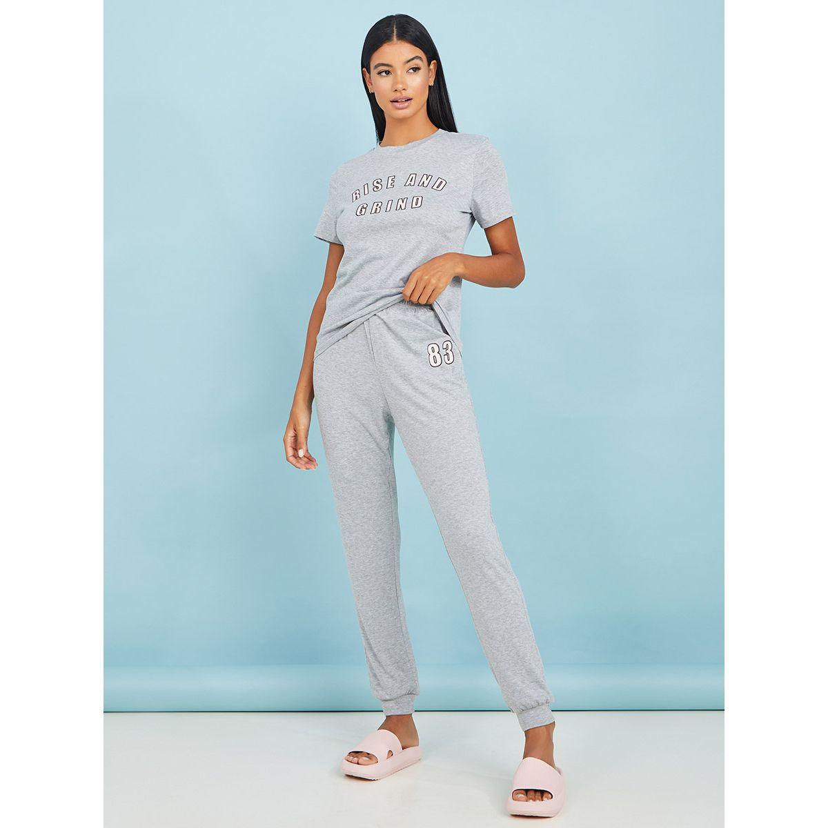 طقم بيجاما من ( تيشيرت + بنطال ) من ستايلي-women-clothing-nightwear-pyjamas-longsets-image-1
