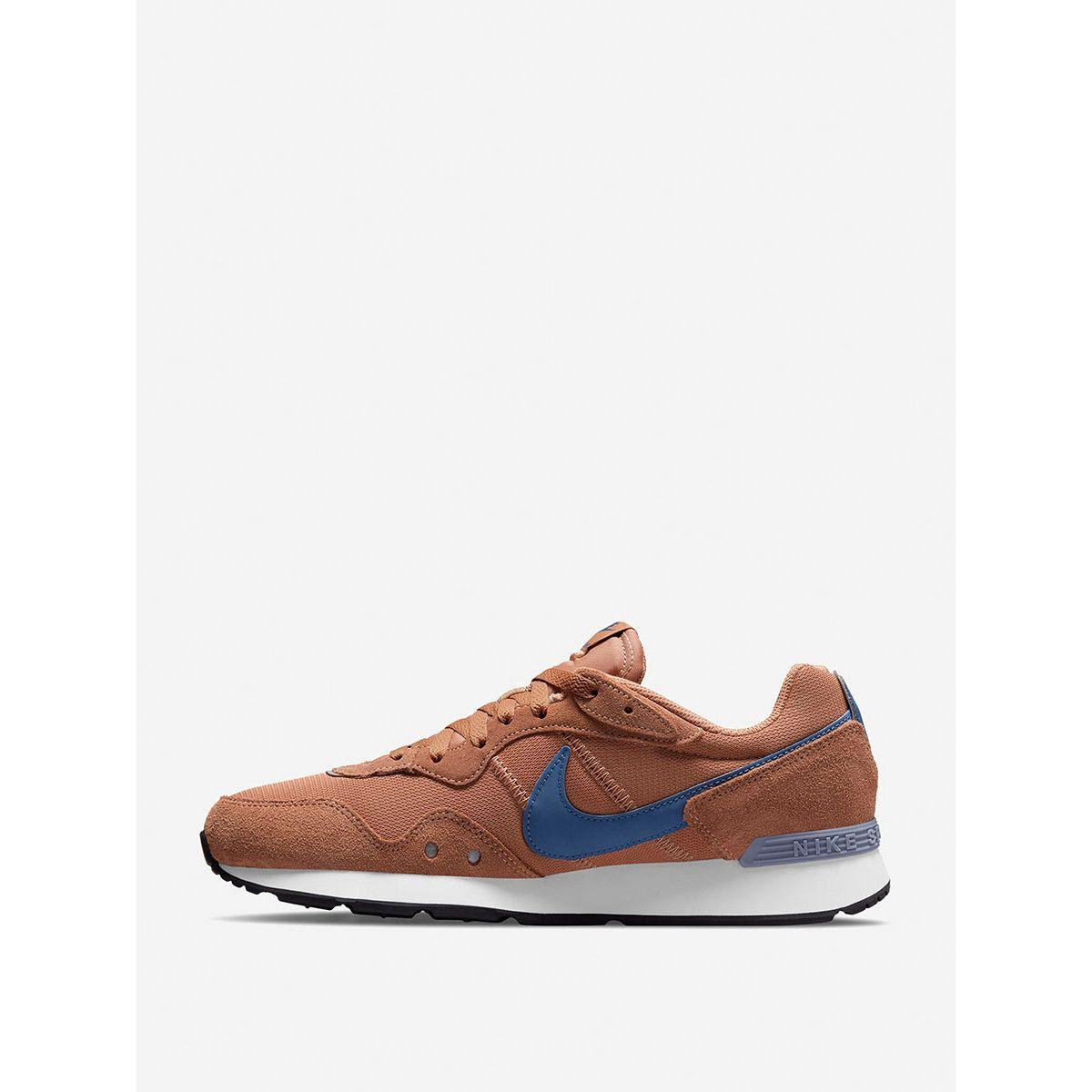 Nike Venture Runner Low Top Sneakers-sports-men-shoes-image-1