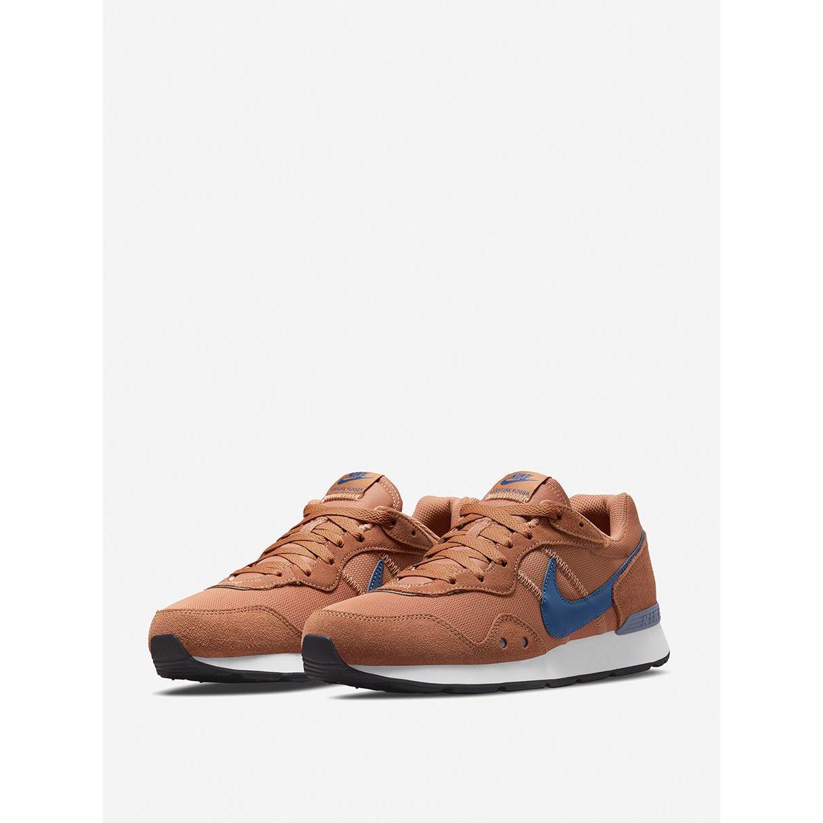 Nike Venture Runner Low Top Sneakers-sports-men-shoes-image-2