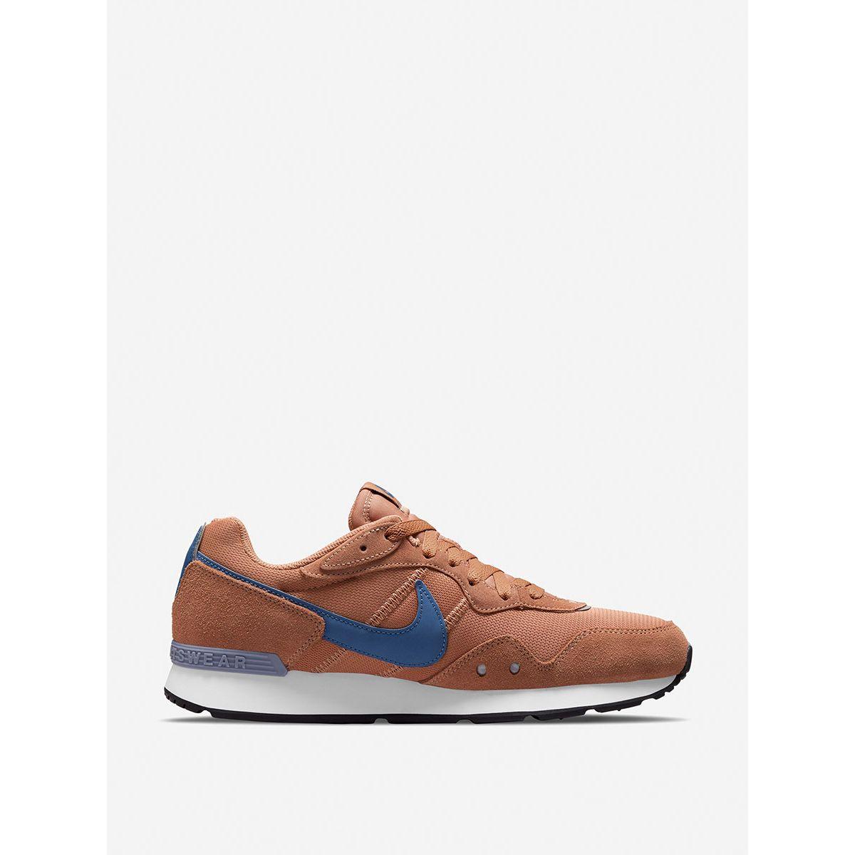 Nike Venture Runner Low Top Sneakers-sports-men-shoes-image-3