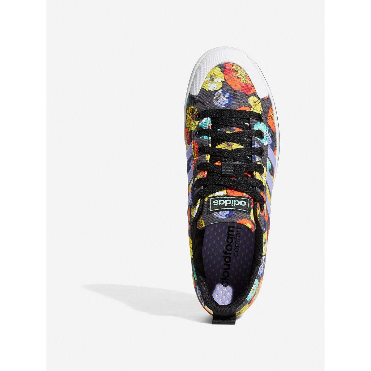 حذاء سنيكرز مطبع بزهور-women-shoes-sneakers-image-5