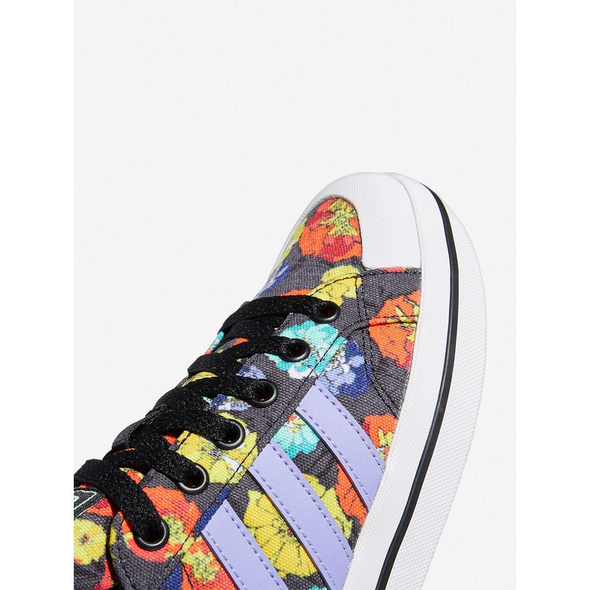 حذاء سنيكرز مطبع بزهور-women-shoes-sneakers-image-7