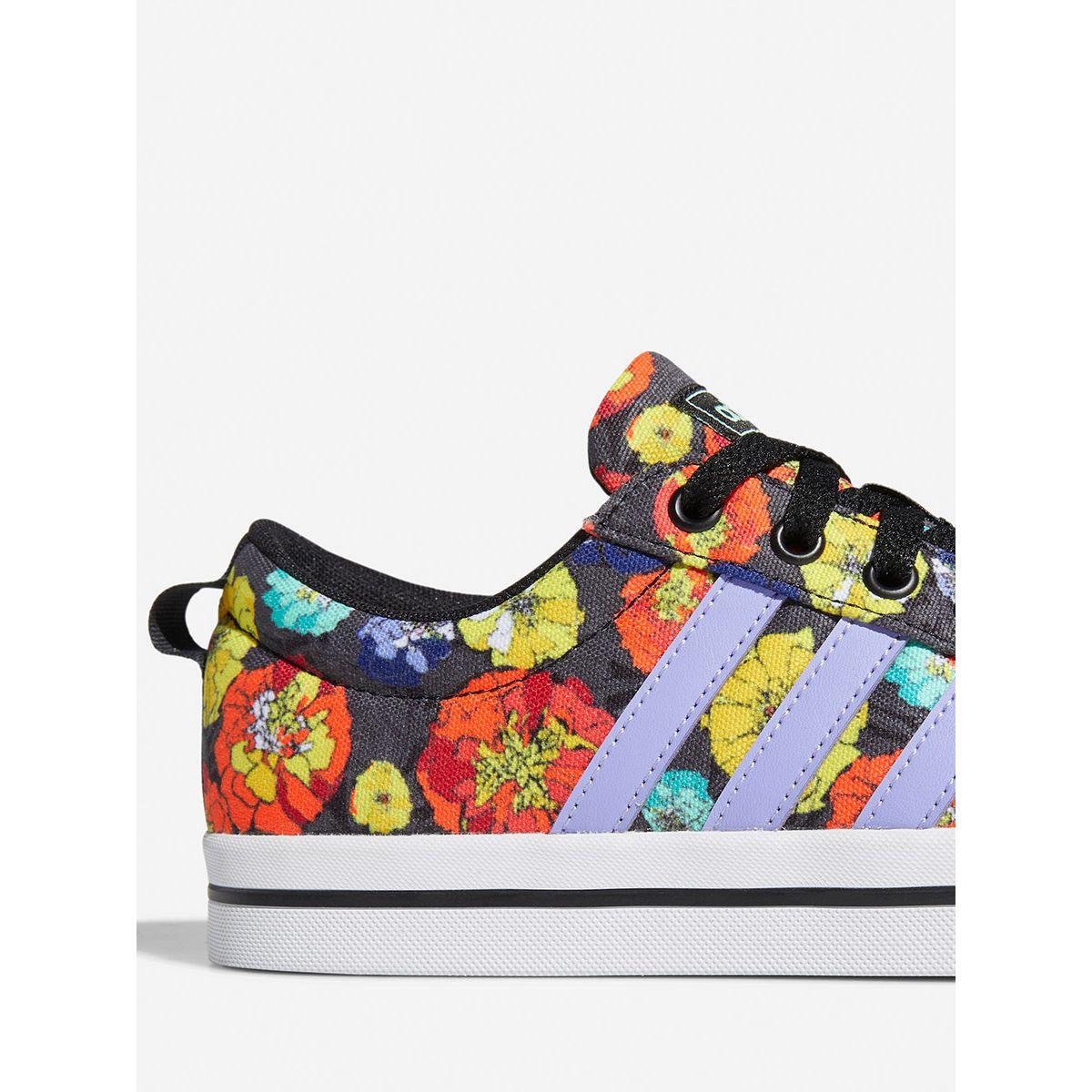 حذاء سنيكرز مطبع بزهور-women-shoes-sneakers-image-8