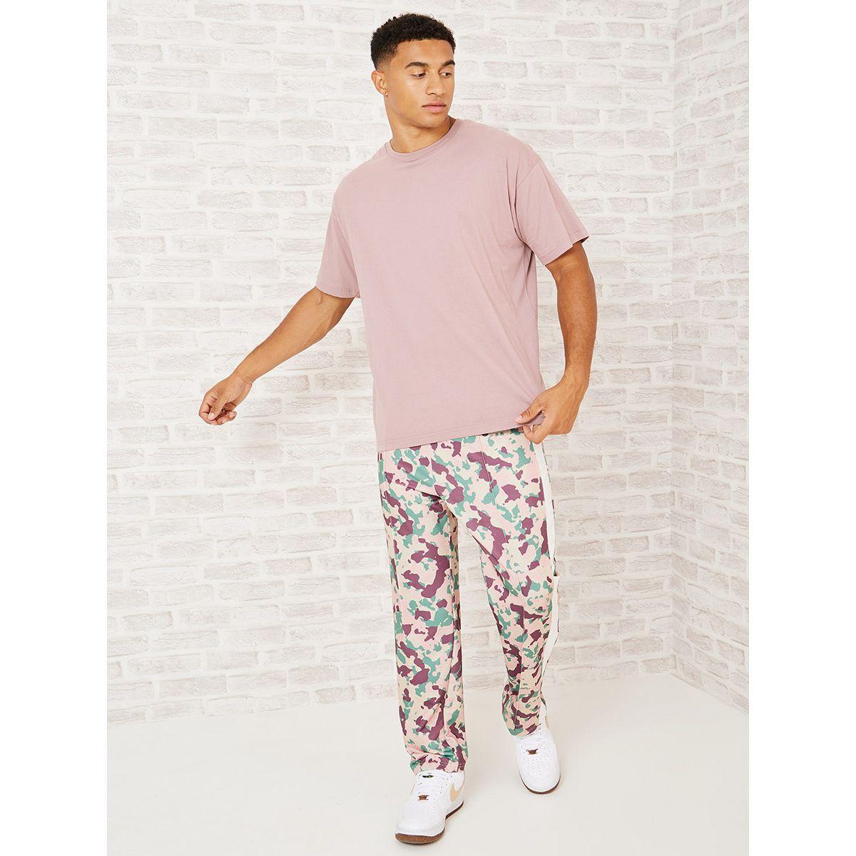 جوغر مطبع بطبعة كاموفلاج-men-clothing-bottoms-joggers-image-1
