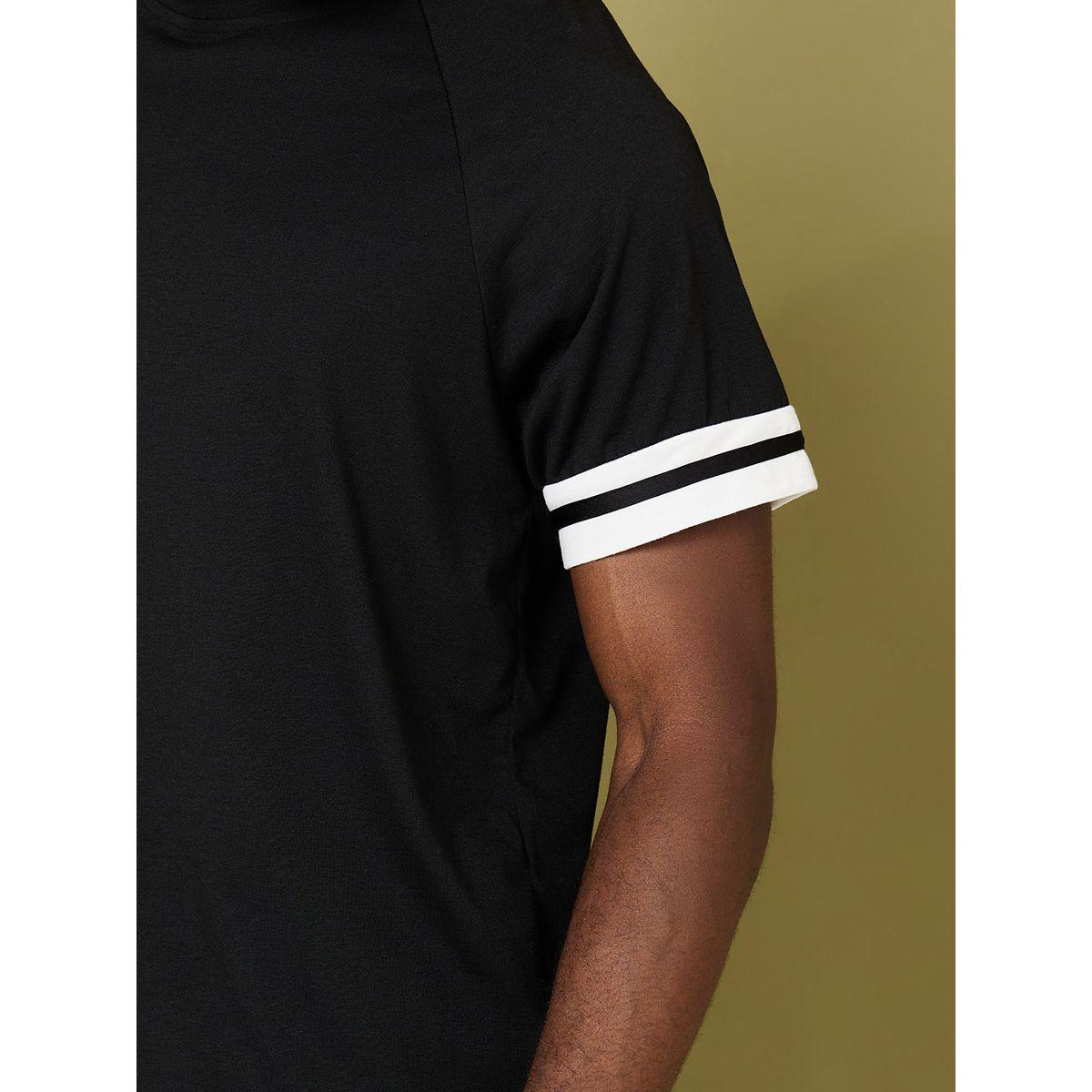 Styli Sleeve Stripe Detail T-shirt and Shorts Co-Ord Set-men-clothing-coordsets-image-3