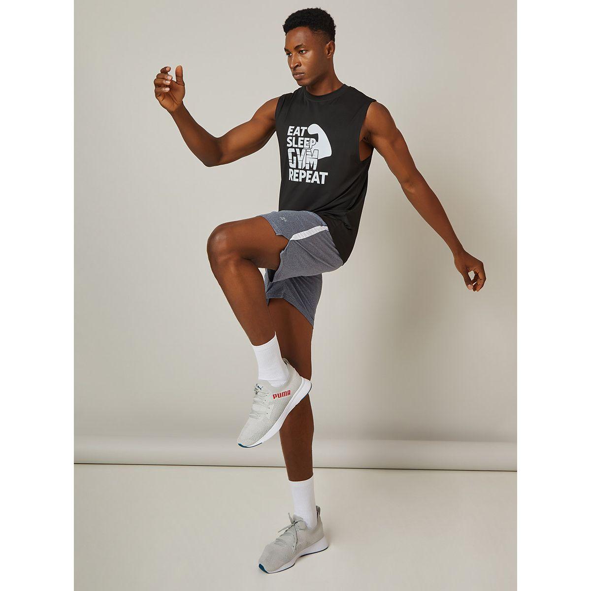 شورت رياضي بجيوب جانبية-men-clothing-sportswearandactivewear-bottoms-image-1