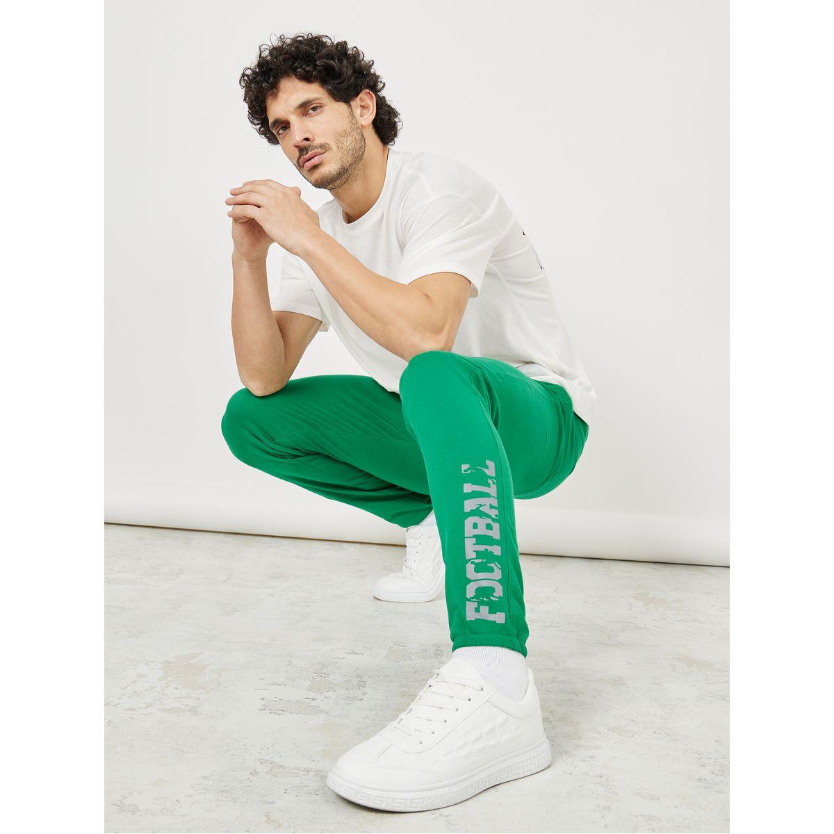 جوغر بقصة واسعة مطبع بكتابة-men-clothing-bottoms-joggers-image-5