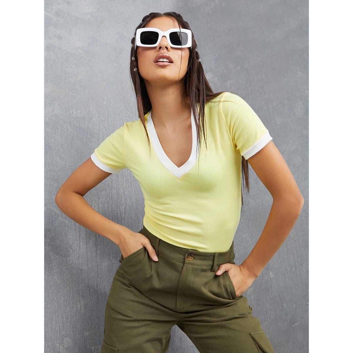 بلوزة مضلعة بتداخلات لون مغاير-women-clothing-tshirts-image-1