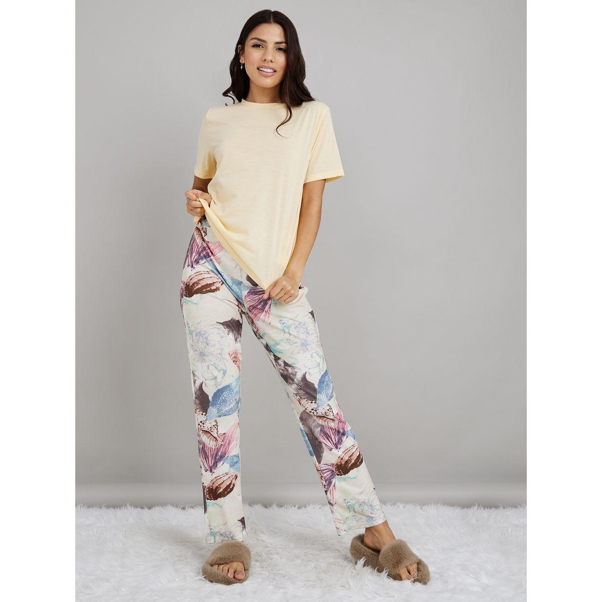 Styli Unwind Solid T-shirt and Large Scale Floral Print Pyjama Set-women-clothing-nightwear-pyjamas-longsets-image-2