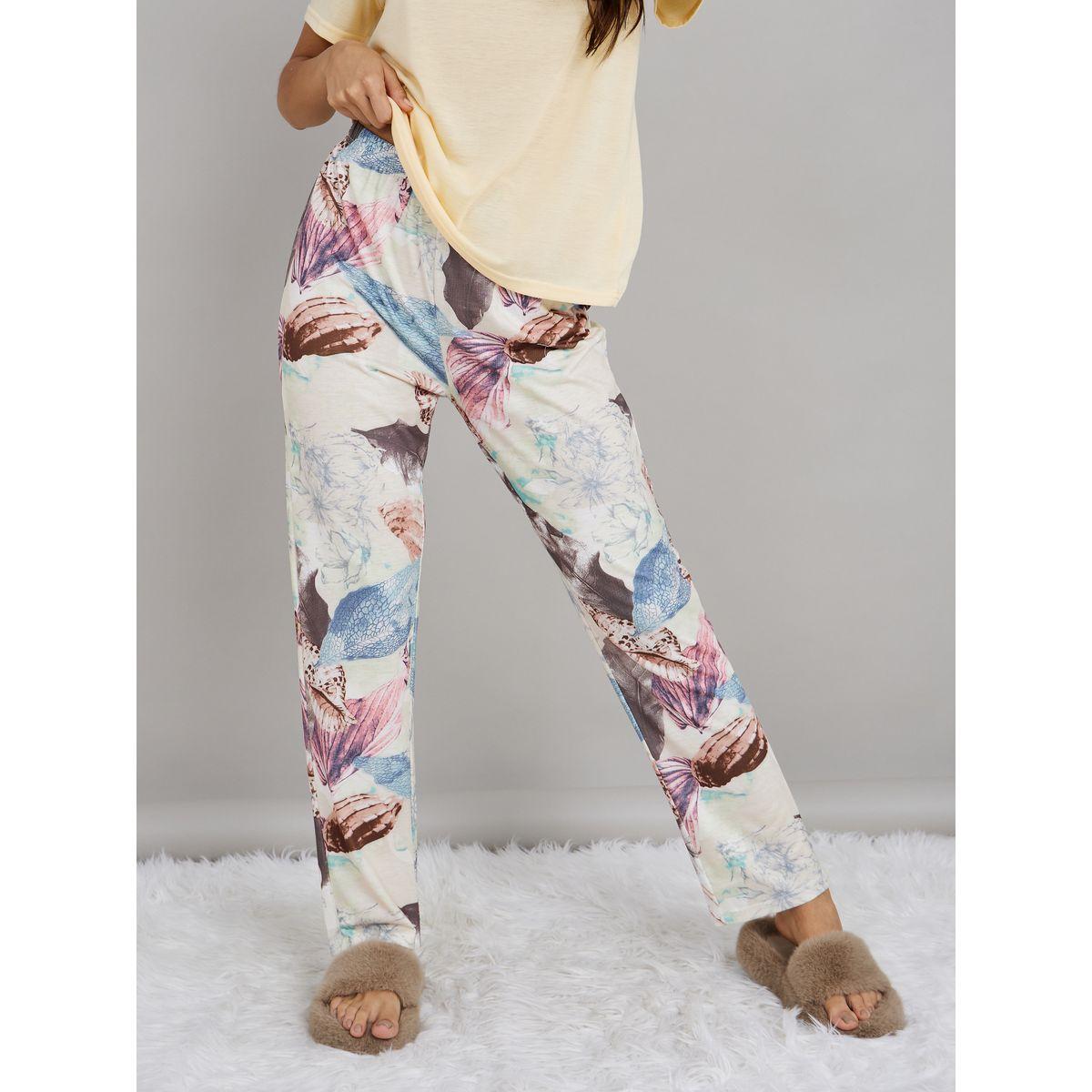 Styli Unwind Solid T-shirt and Large Scale Floral Print Pyjama Set-women-clothing-nightwear-pyjamas-longsets-image-5
