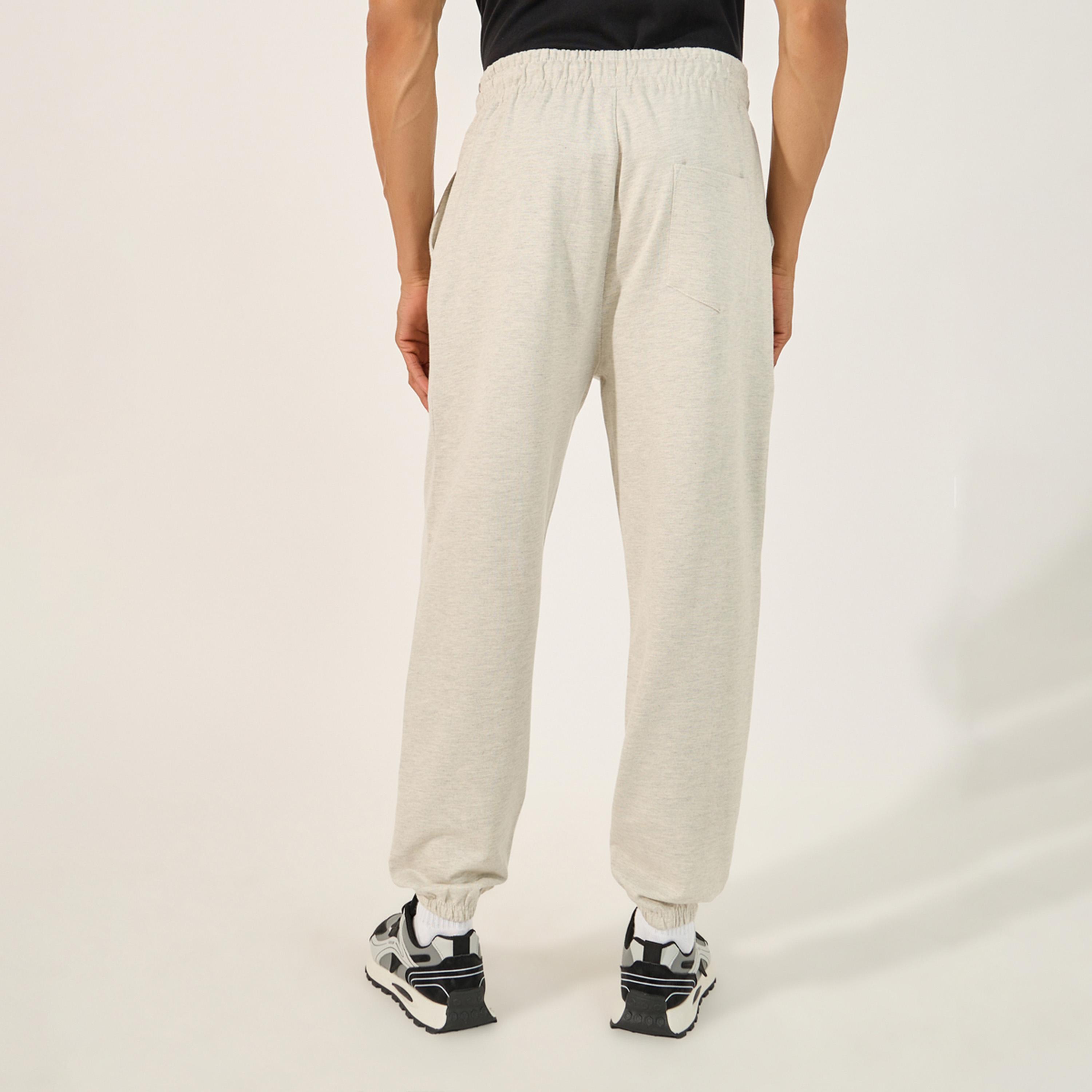 ستايلي - بنطال رياضي كبير الحجم بطبعة شعار مع جيب داخلي-men-clothing-bottoms-joggers-image-4