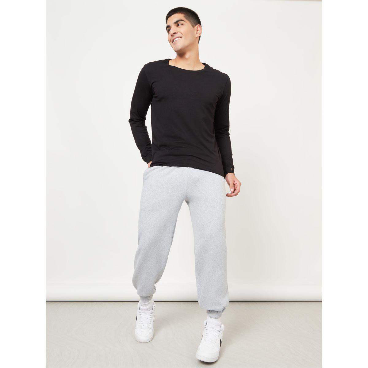 جوغر بقصة مريحة وحواف مكبلة-men-clothing-bottoms-joggers-image-2