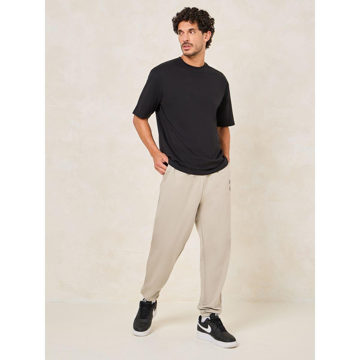 جوغر فارسيتي فضفاض بتفاصيل مُطرّزة-men-clothing-bottoms-joggers-image-2