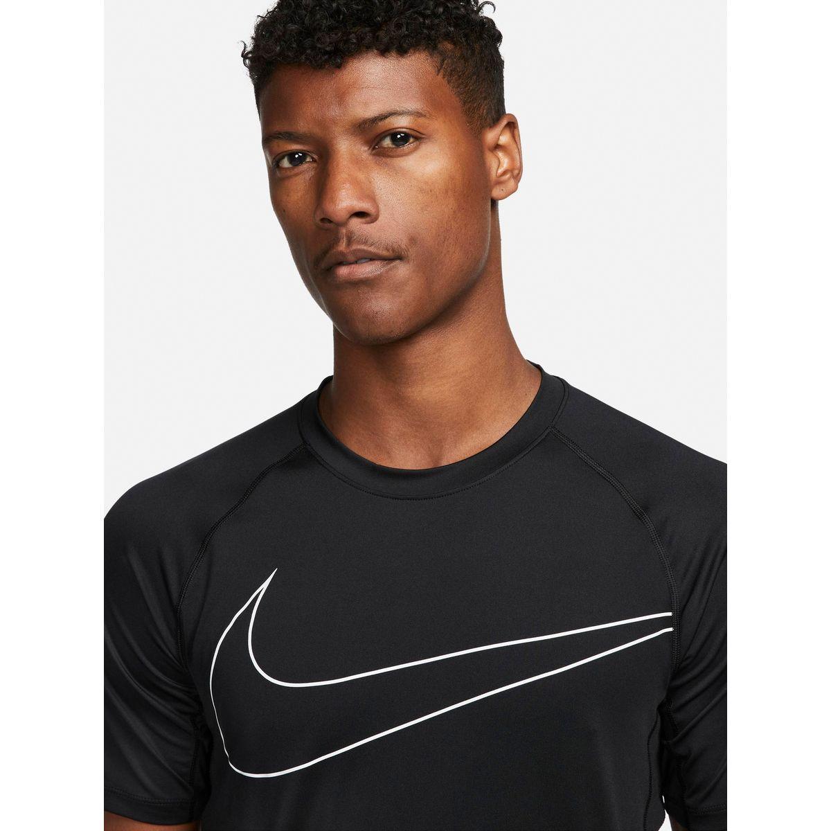 تيشيرت بقصة سليم فت-men-clothing-sportswearandactivewear-tshirtsandpolos-image-4