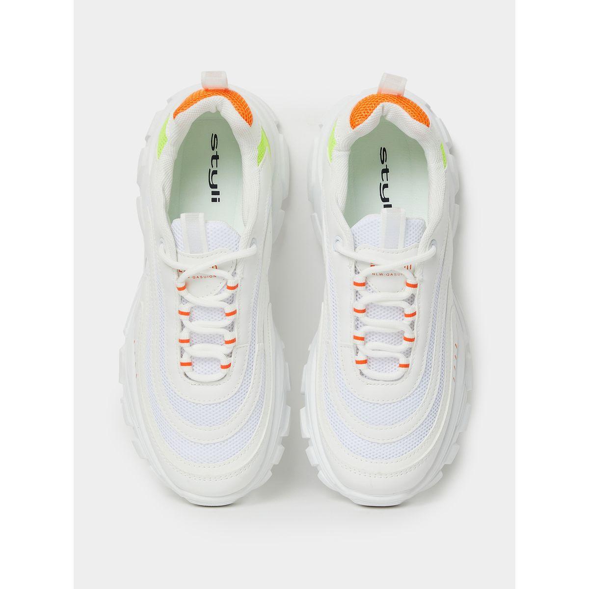 حذاء سنيكرز بتفاصيل بارزة الملمس-sports-women-shoes-image-5