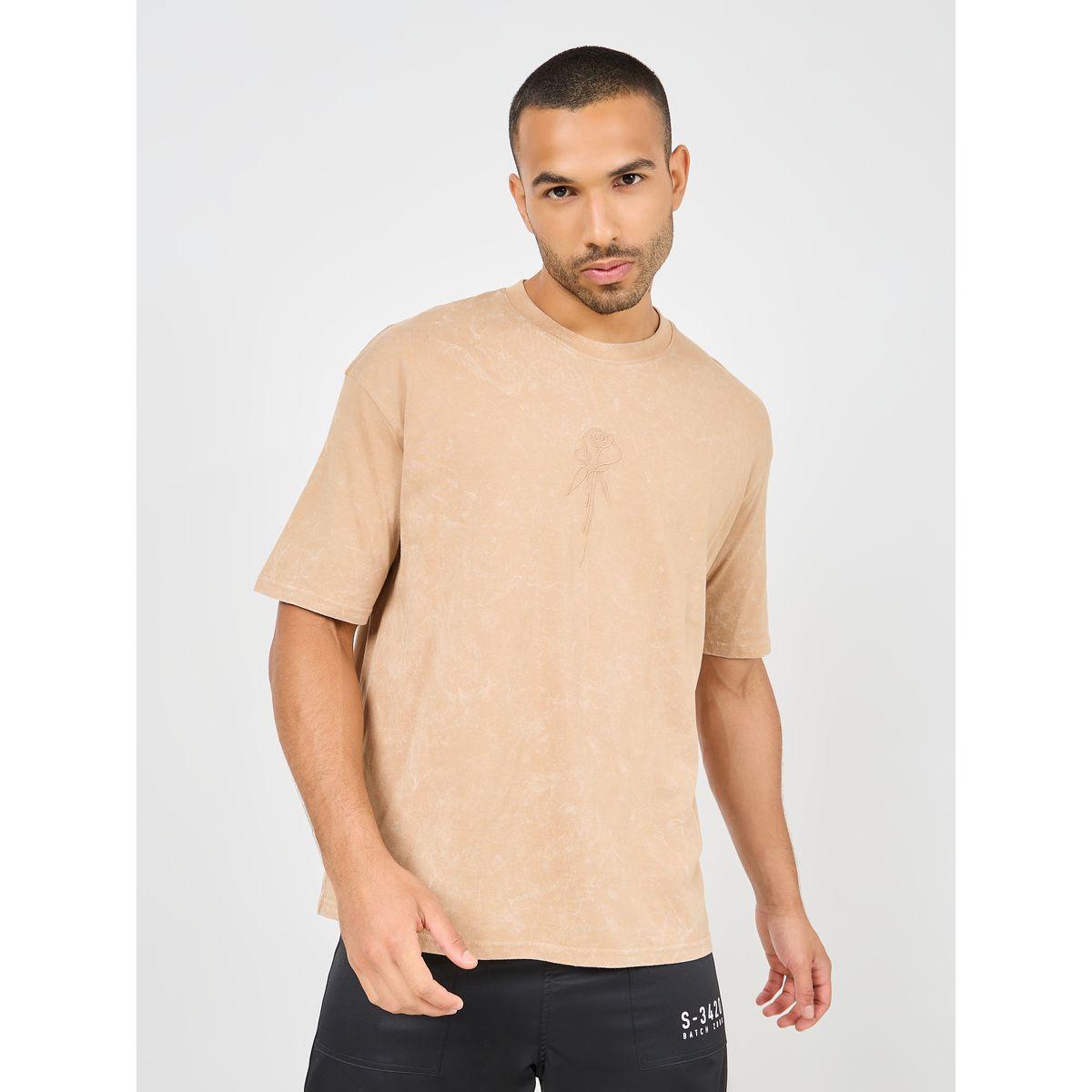 تيشيرت واسع بتفاصيل مُطرّزة بزهرة-men-clothing-tshirtsandpolos-tshirts-image-3