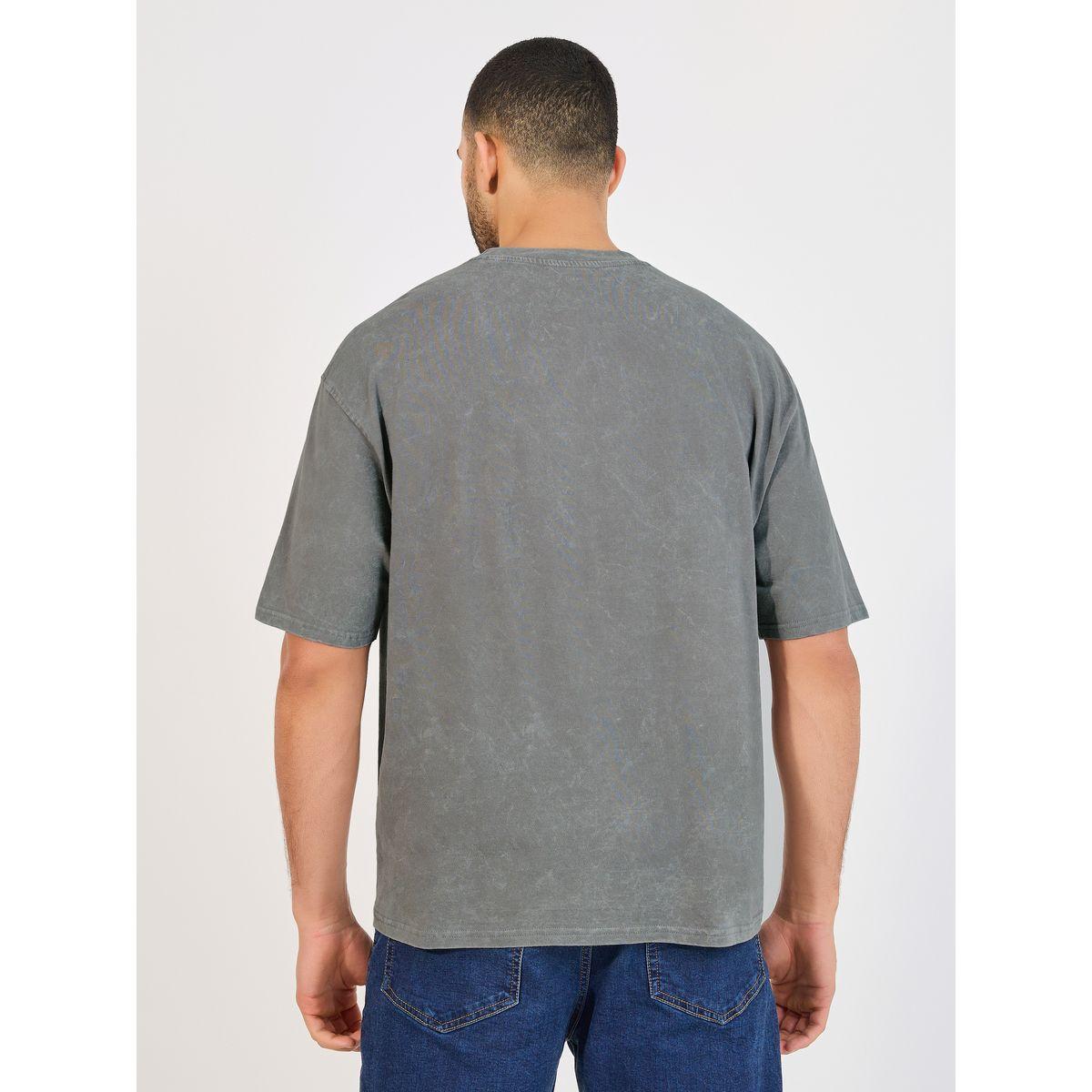 تيشيرت فضفاض مزين بزهرة مُطرّزة-men-clothing-tshirtsandpolos-tshirts-image-4