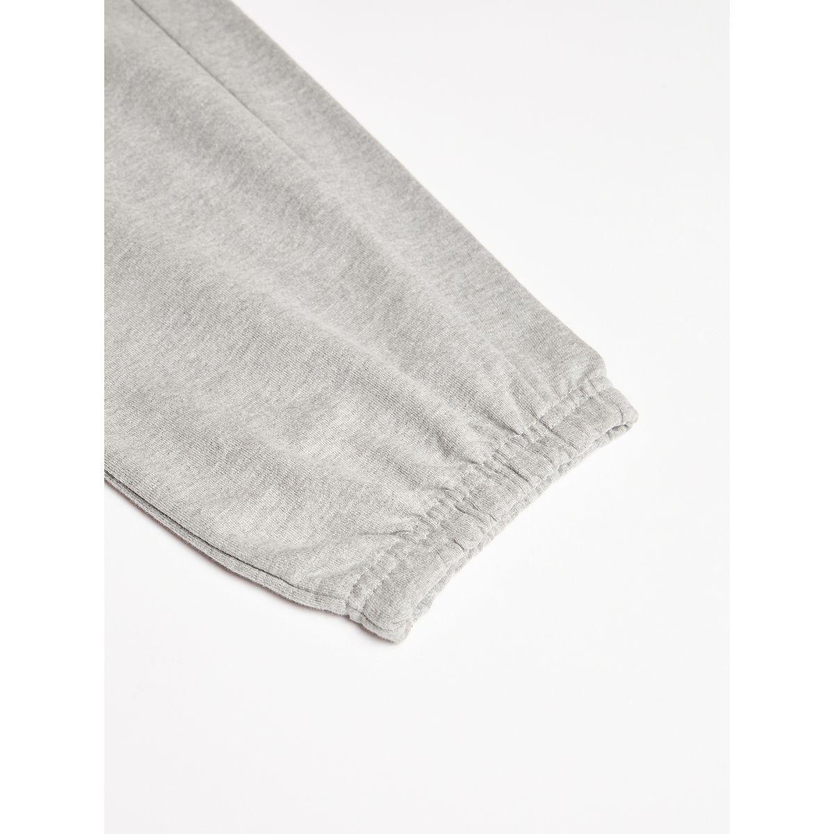 جوغر بقصة فضفاضة وطبعة بليسمنت-men-clothing-bottoms-joggers-image-10