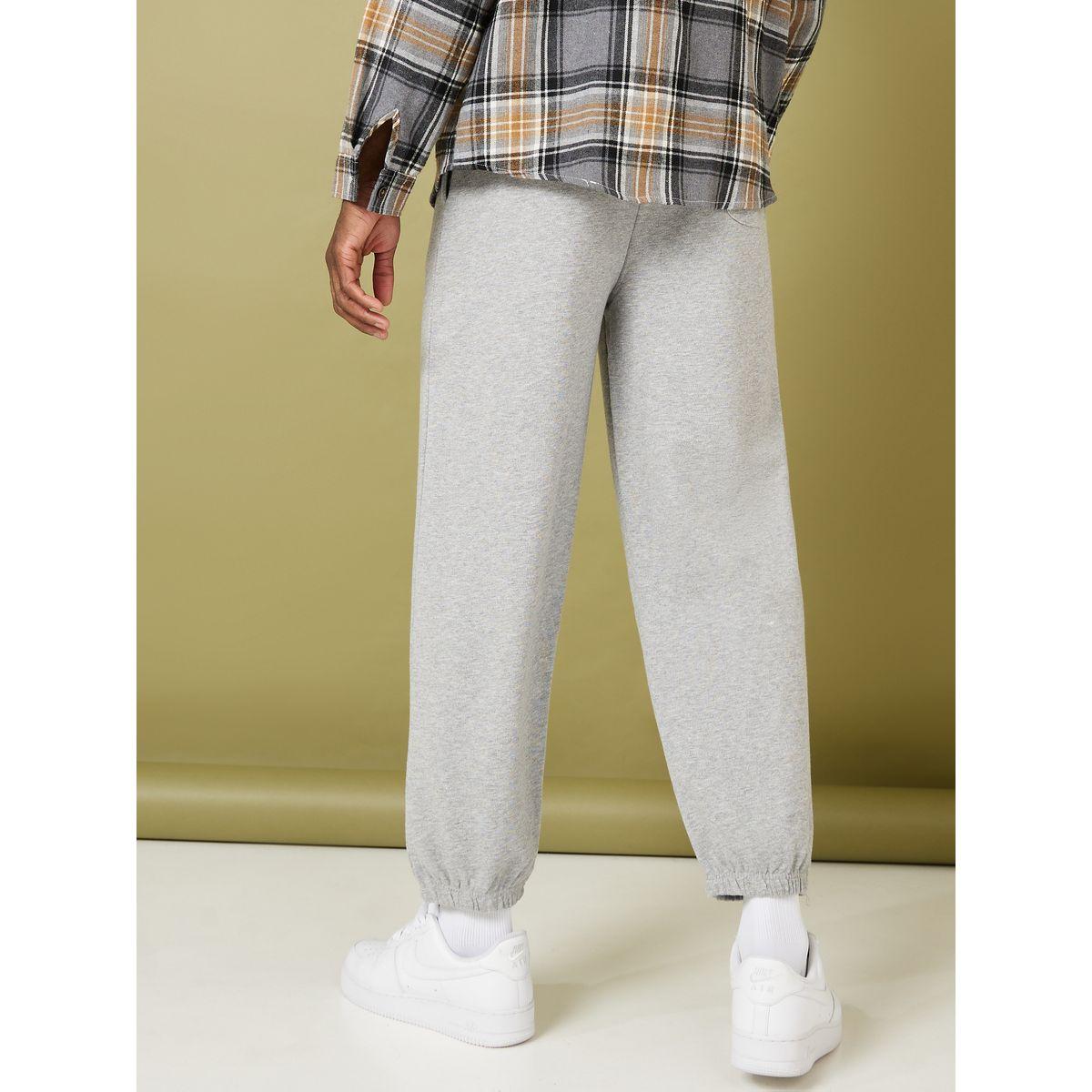 جوغر بقصة مريحة واساور مطاطية-men-clothing-bottoms-joggers-image-4