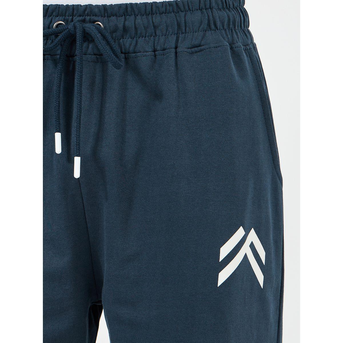 جوغر بقصة فضفاضة وطبعة بتفاصيل ناعمة-men-clothing-bottoms-joggers-image-3