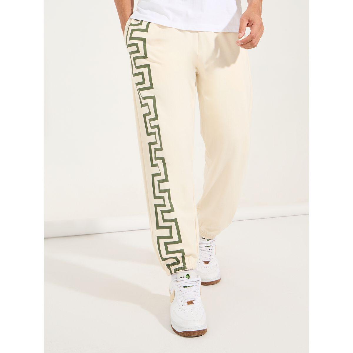 جوغر بقصة مريحة مع طبعة جرافيك-men-clothing-bottoms-joggers-image-3